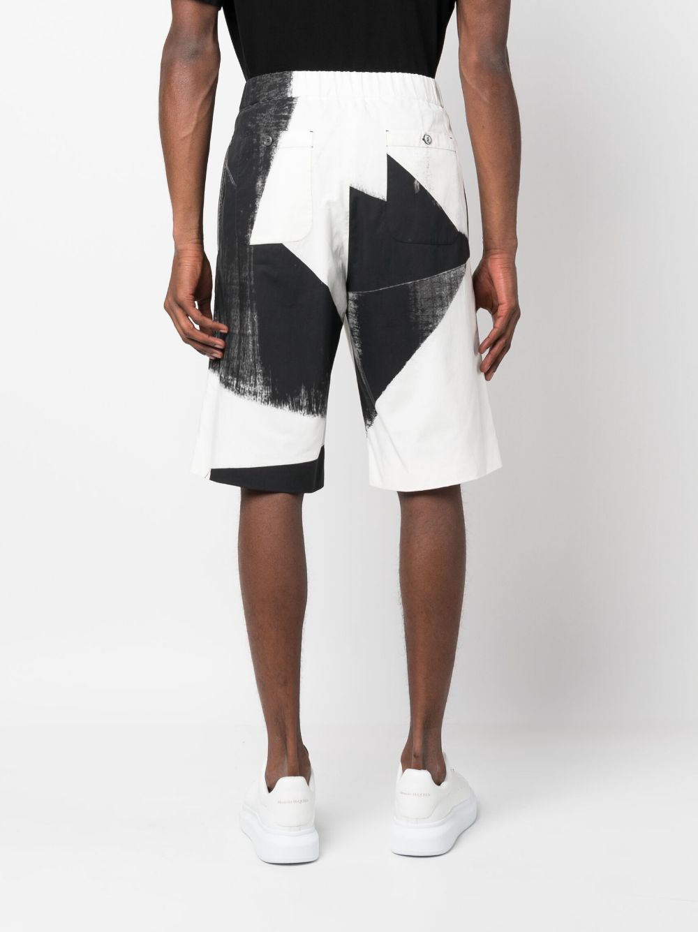 Pantallona të shkurtra bermuda prej pambuku me print abstrakt Alexander McQueen