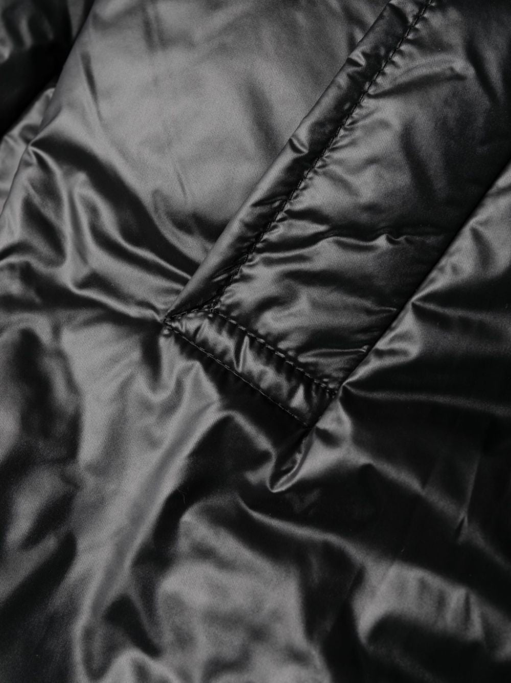 Pardesy me kapuç të stampuar me logon Cassandre nga Saint Laurent