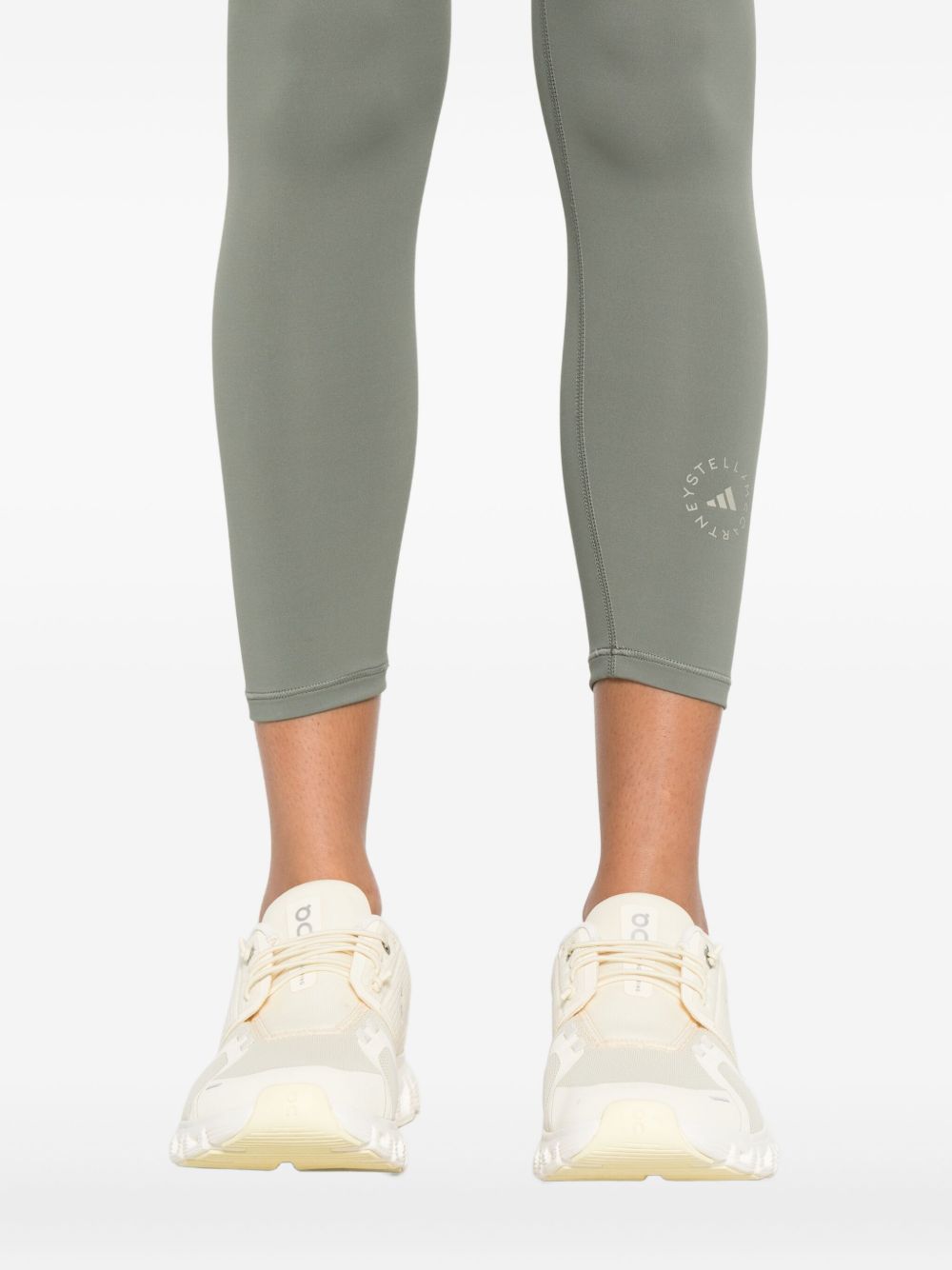 Pantallona Adidas nga Stella McCartney në ngjyrë të gjelbër