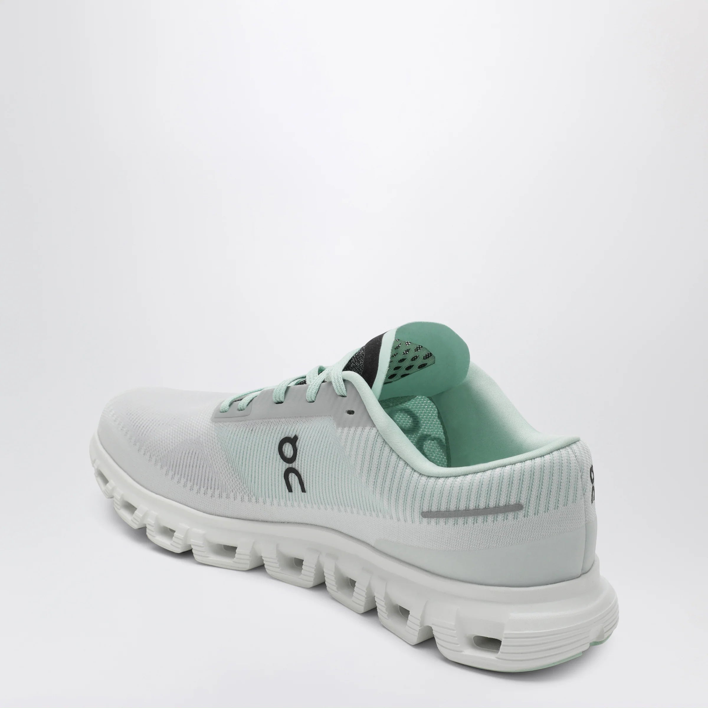 On Cloud 6 Push Creek/Nebula