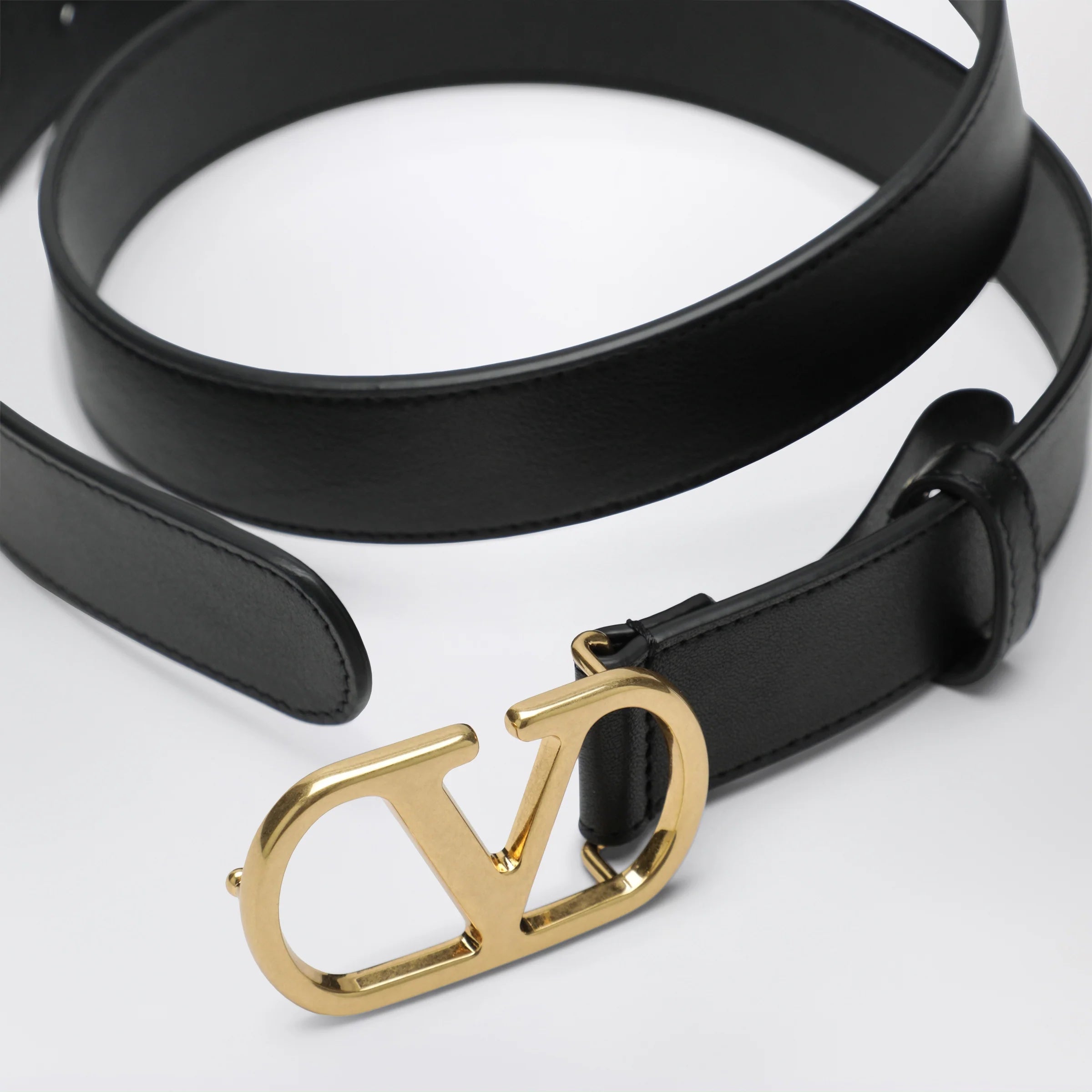 Valentino Garavani VLogo Signature belt in calfskin leather, black