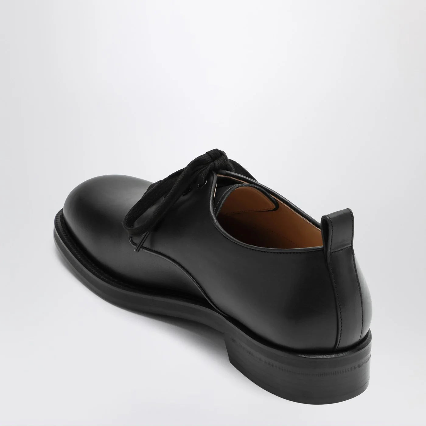 Valentino Garavani Black leather strap with Vlogo plaque