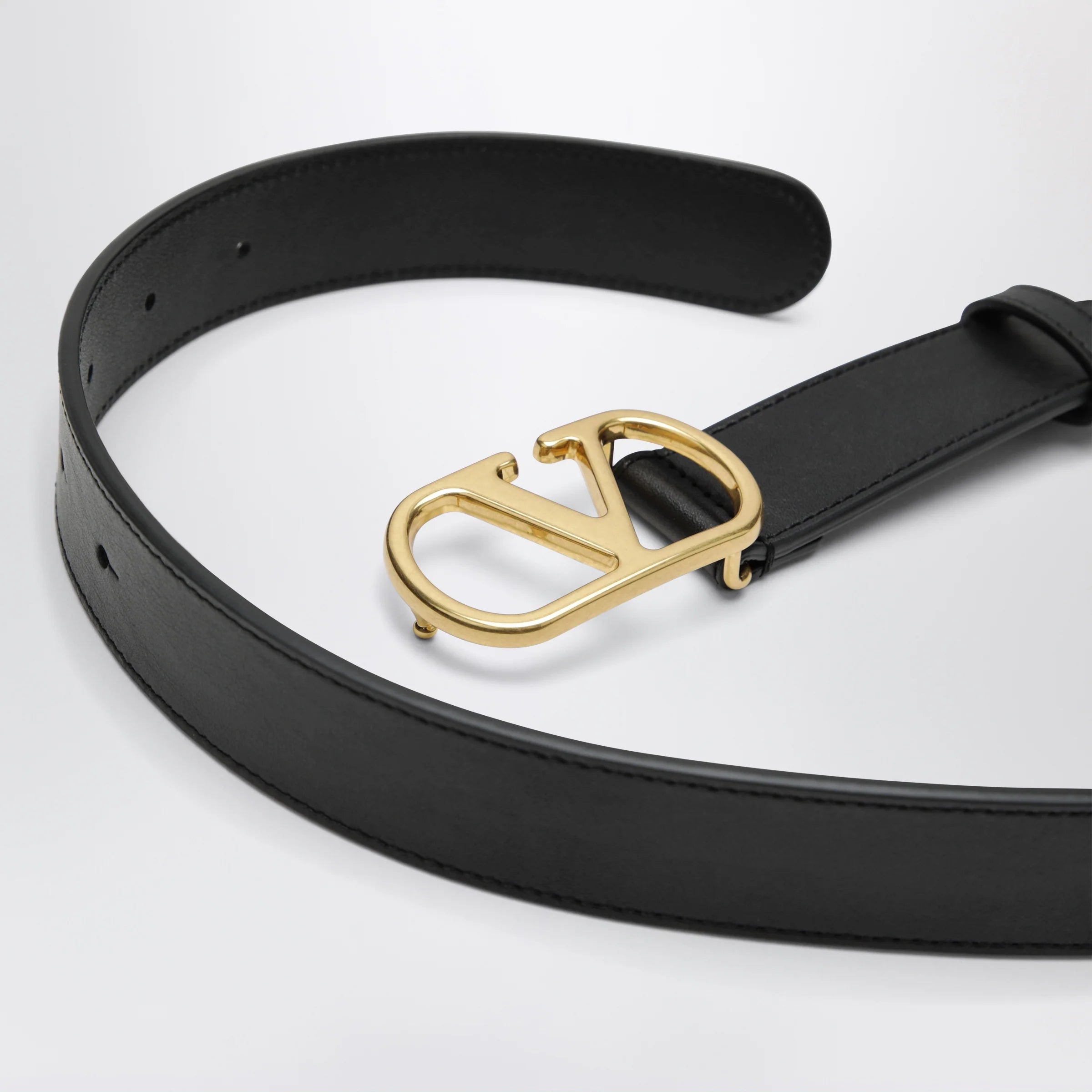 Valentino Garavani VLogo Signature belt in smooth calf leather, black