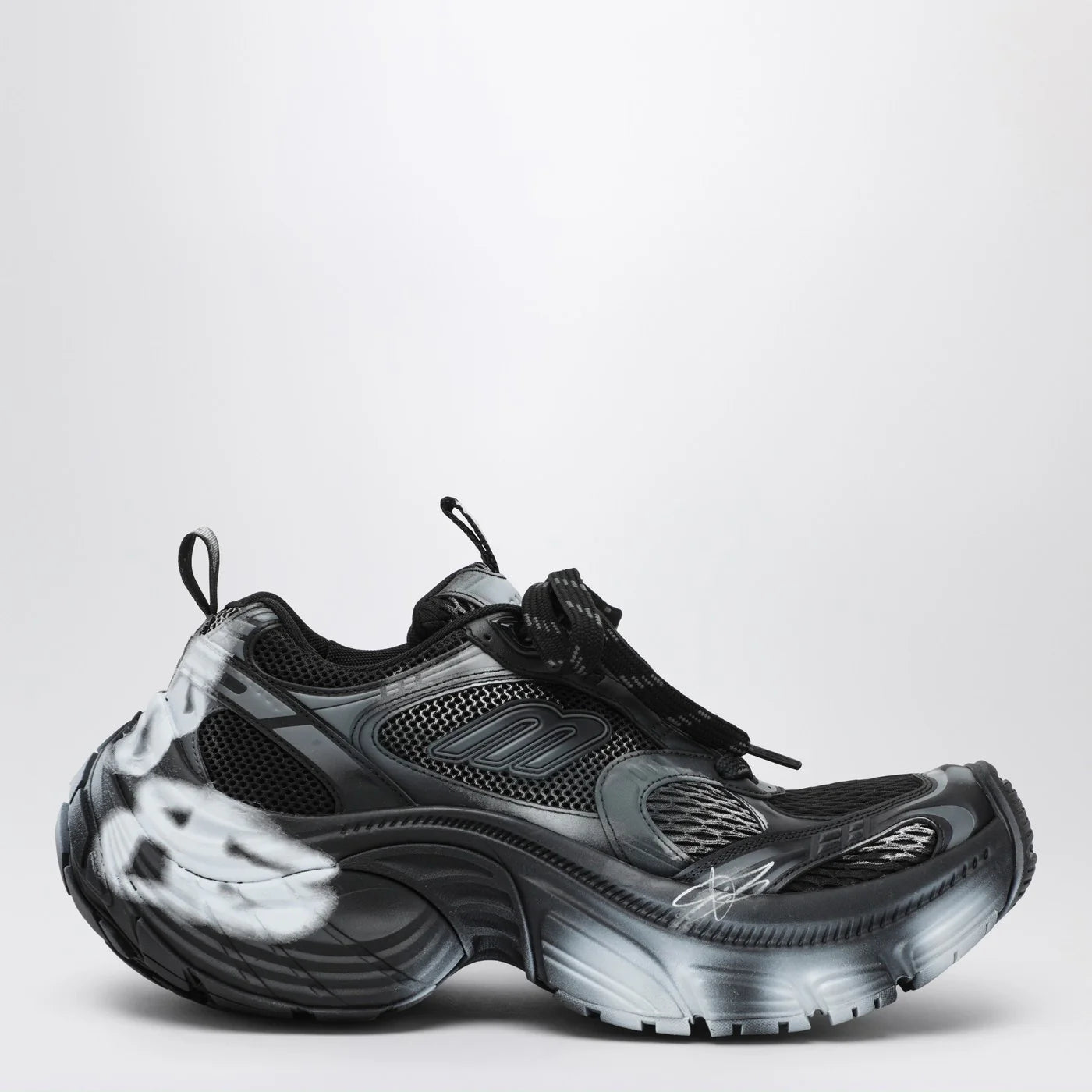 Balenciaga White/black 6XL sneakers with spray details