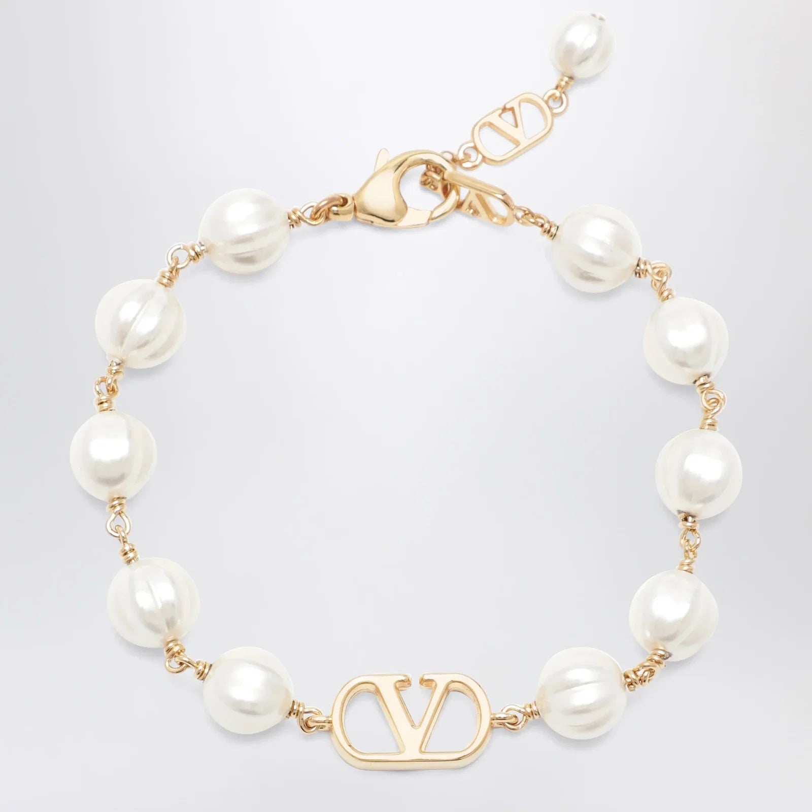 Valentino Garavani VLogo Signature bracelet in metal and pearls, gold/cream
