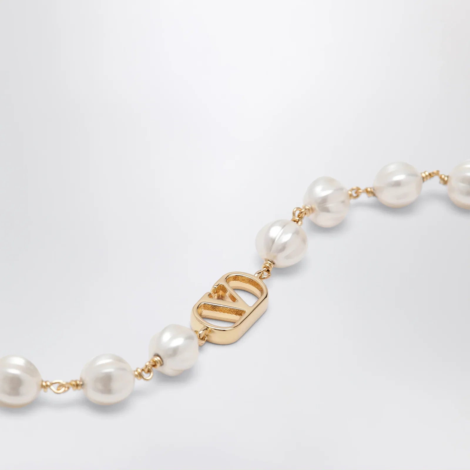 Valentino Garavani VLogo Signature bracelet in metal and pearls, gold/cream