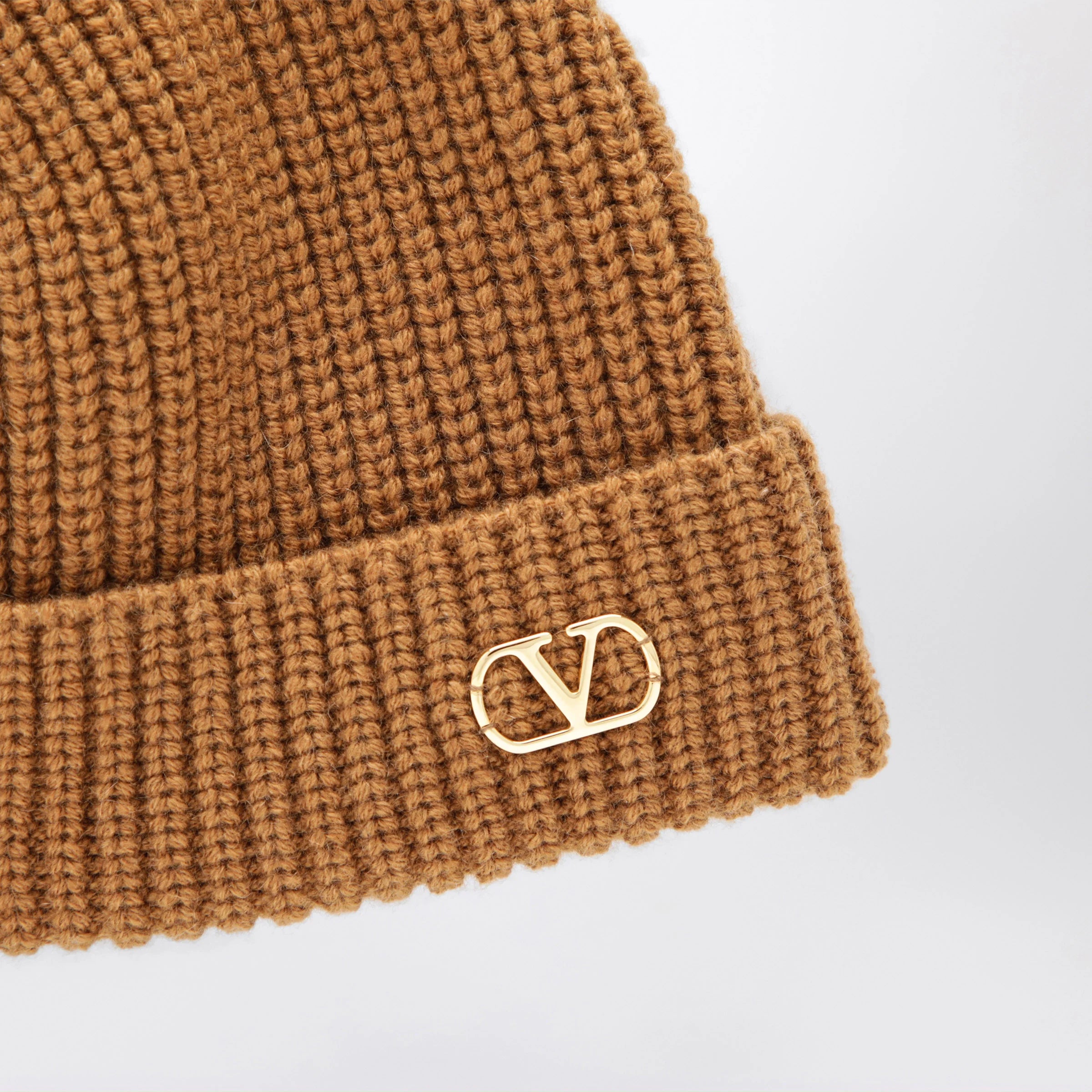 Valentino Garavani Camel Vlogo Signature cashmere beanie