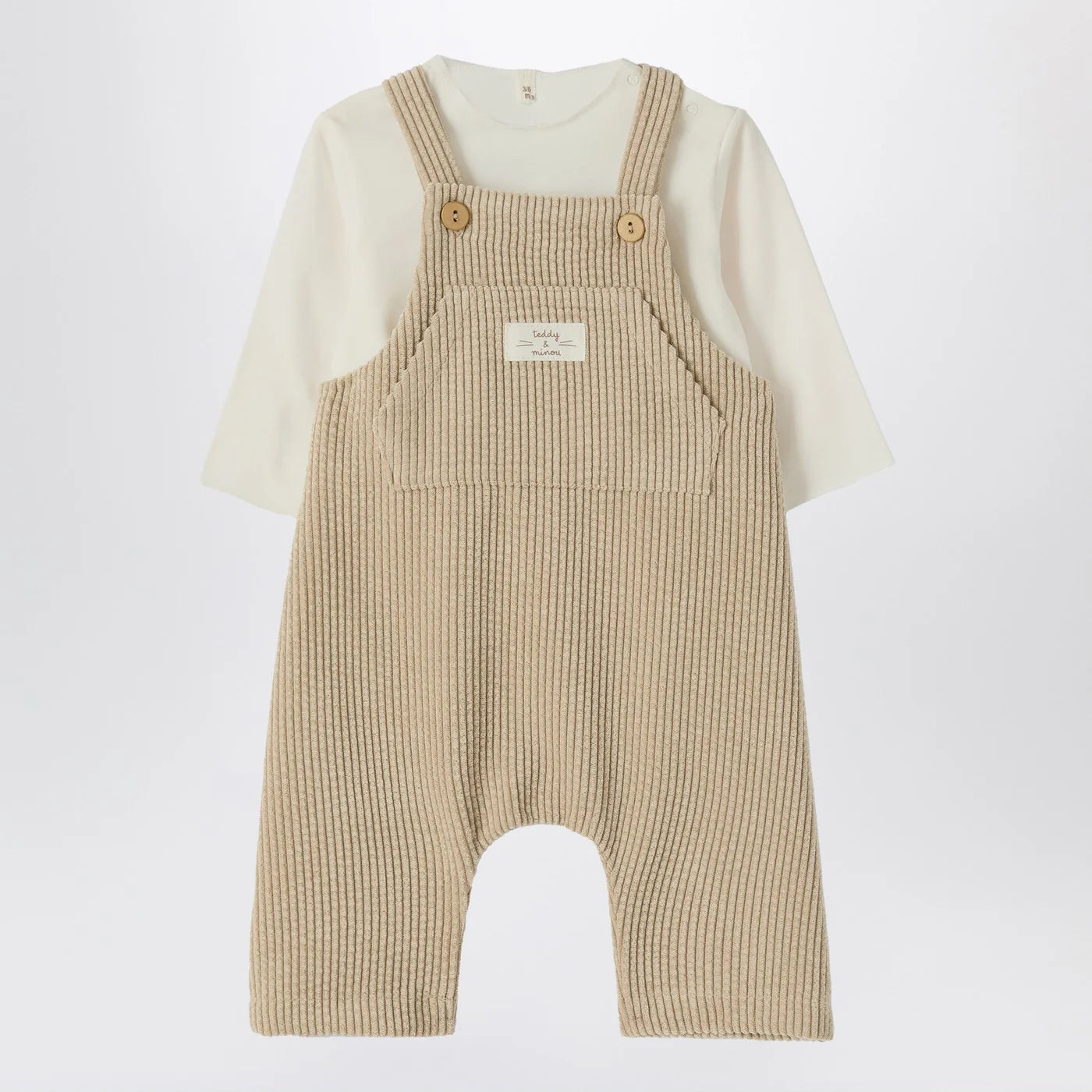Teddy & Minou Beige outfit with corduroy overalls