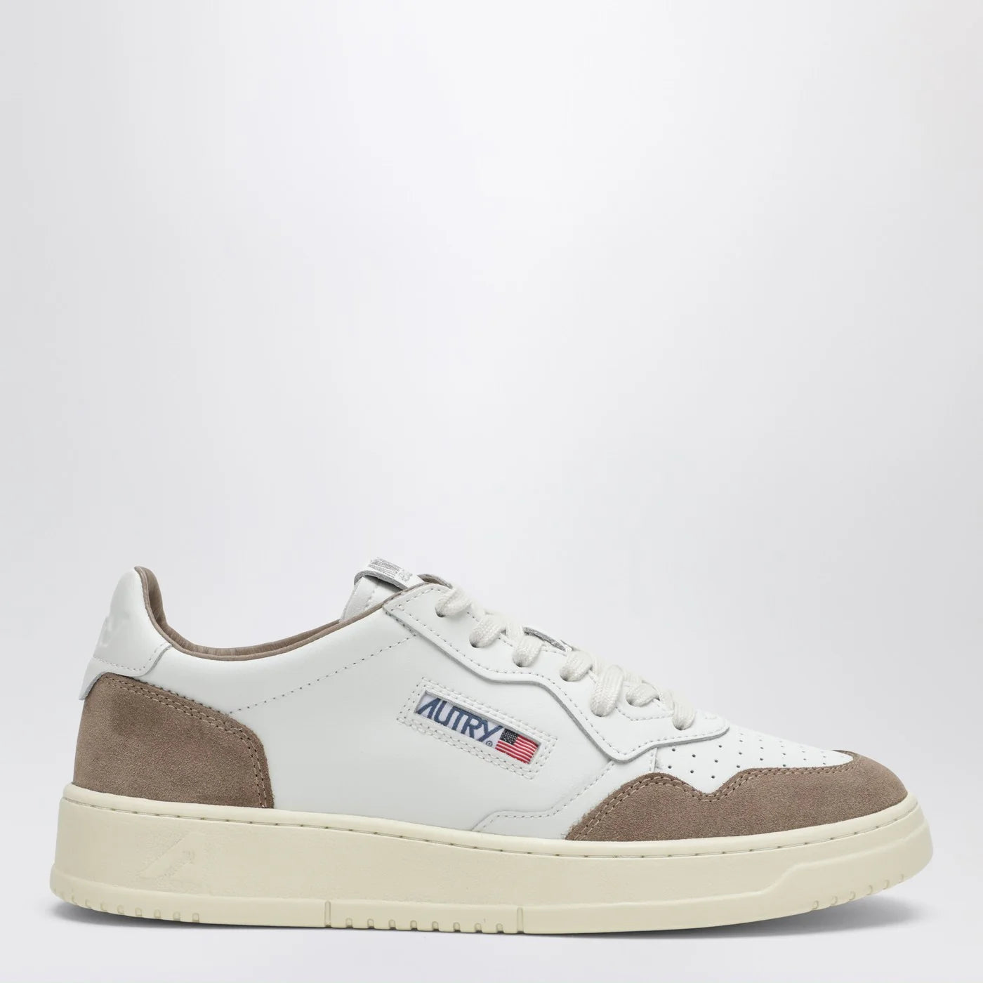 AUTRY Medalist Low sneaker in white leather and brown suede