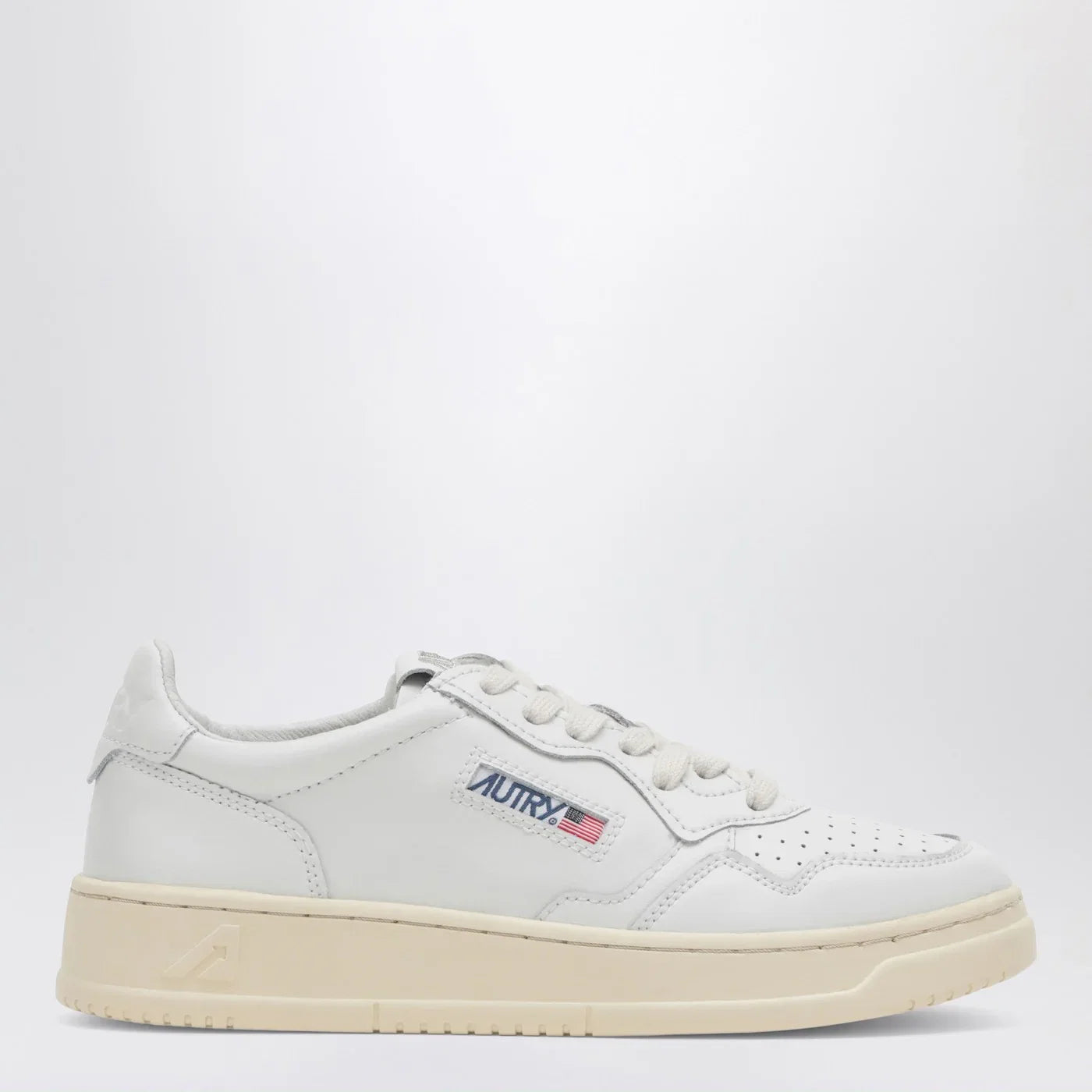 AUTRY Low-top Medalist sneakers in white/green leather