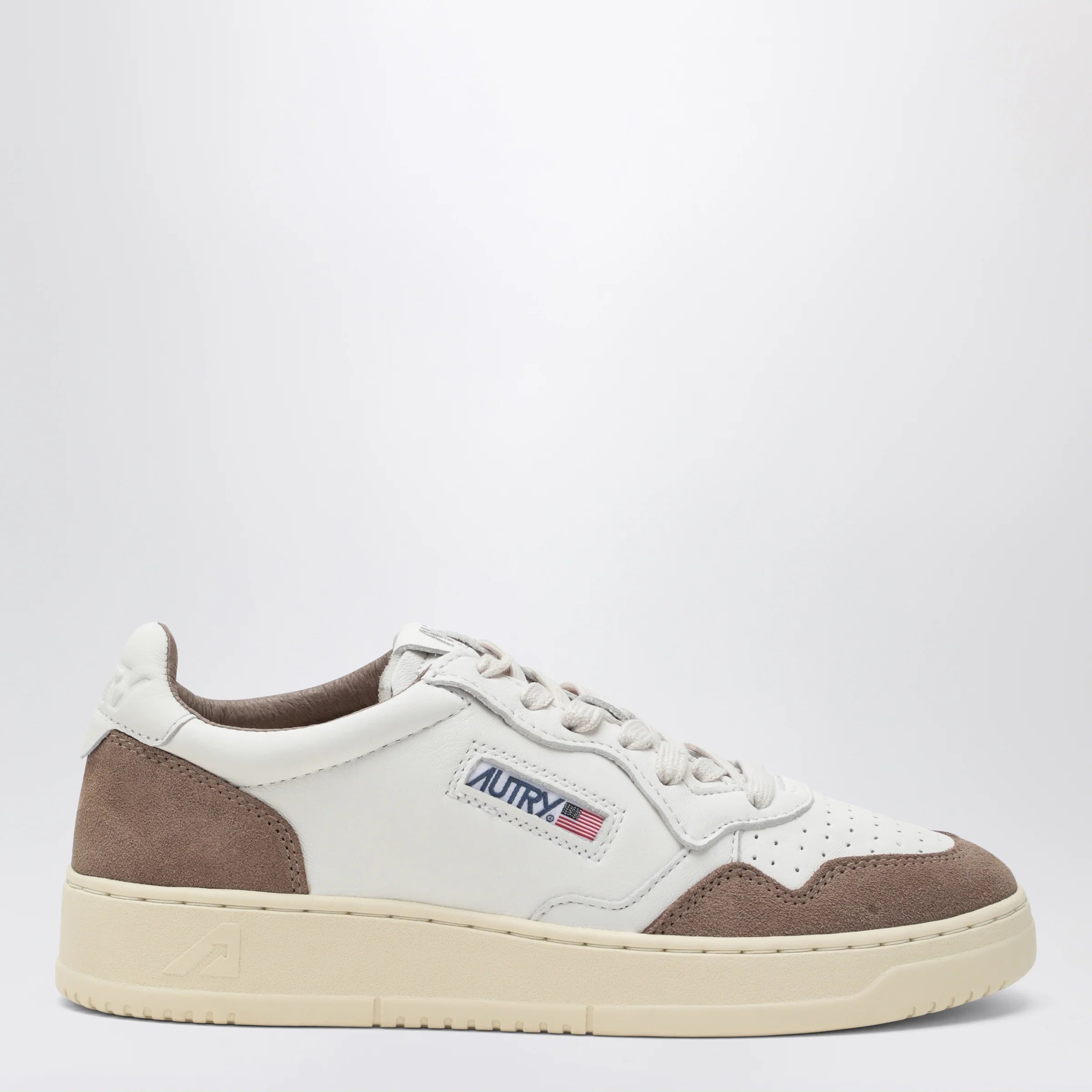AUTRY Medalist Low sneaker in white leather and brown suede
