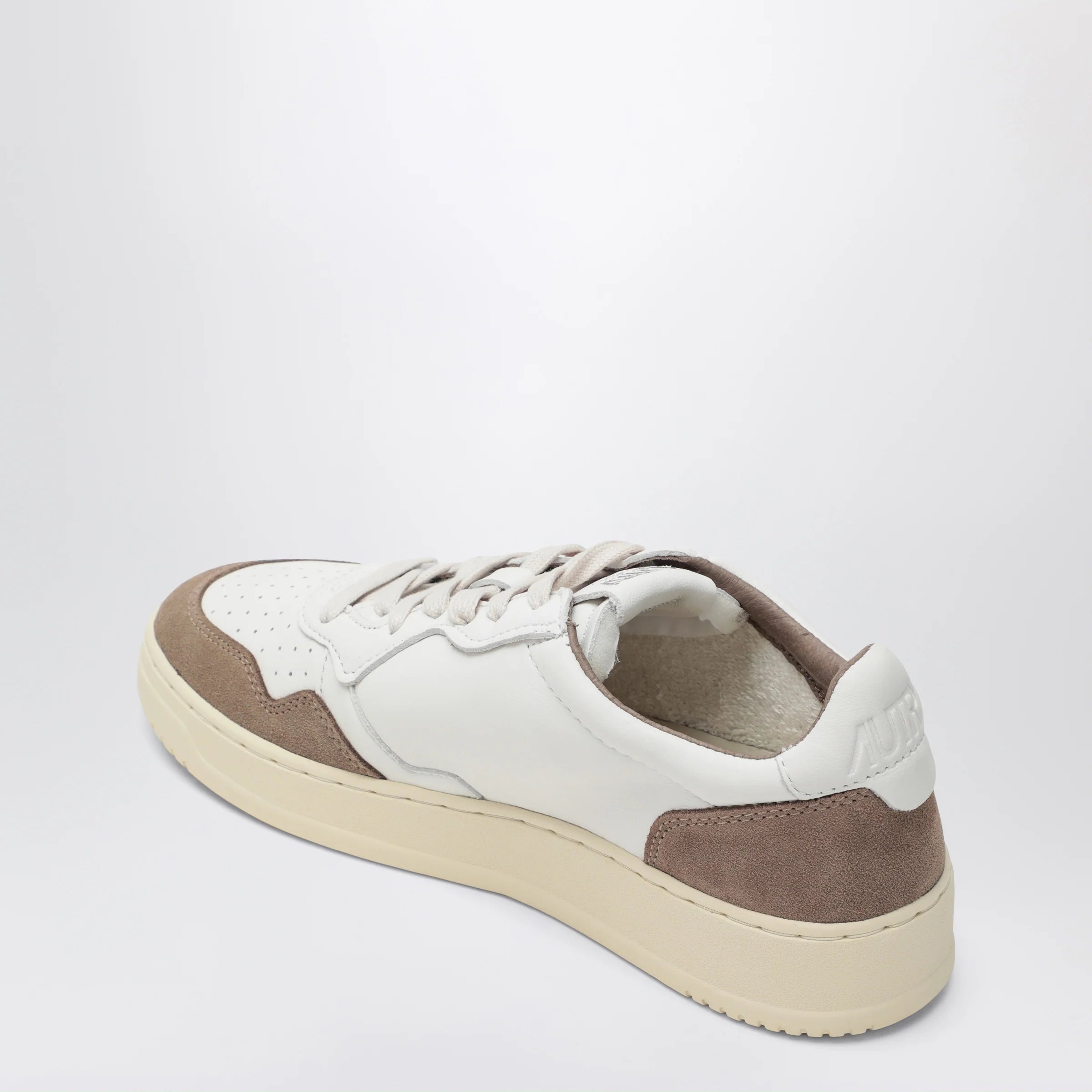 AUTRY Medalist Low sneaker in white leather and brown suede