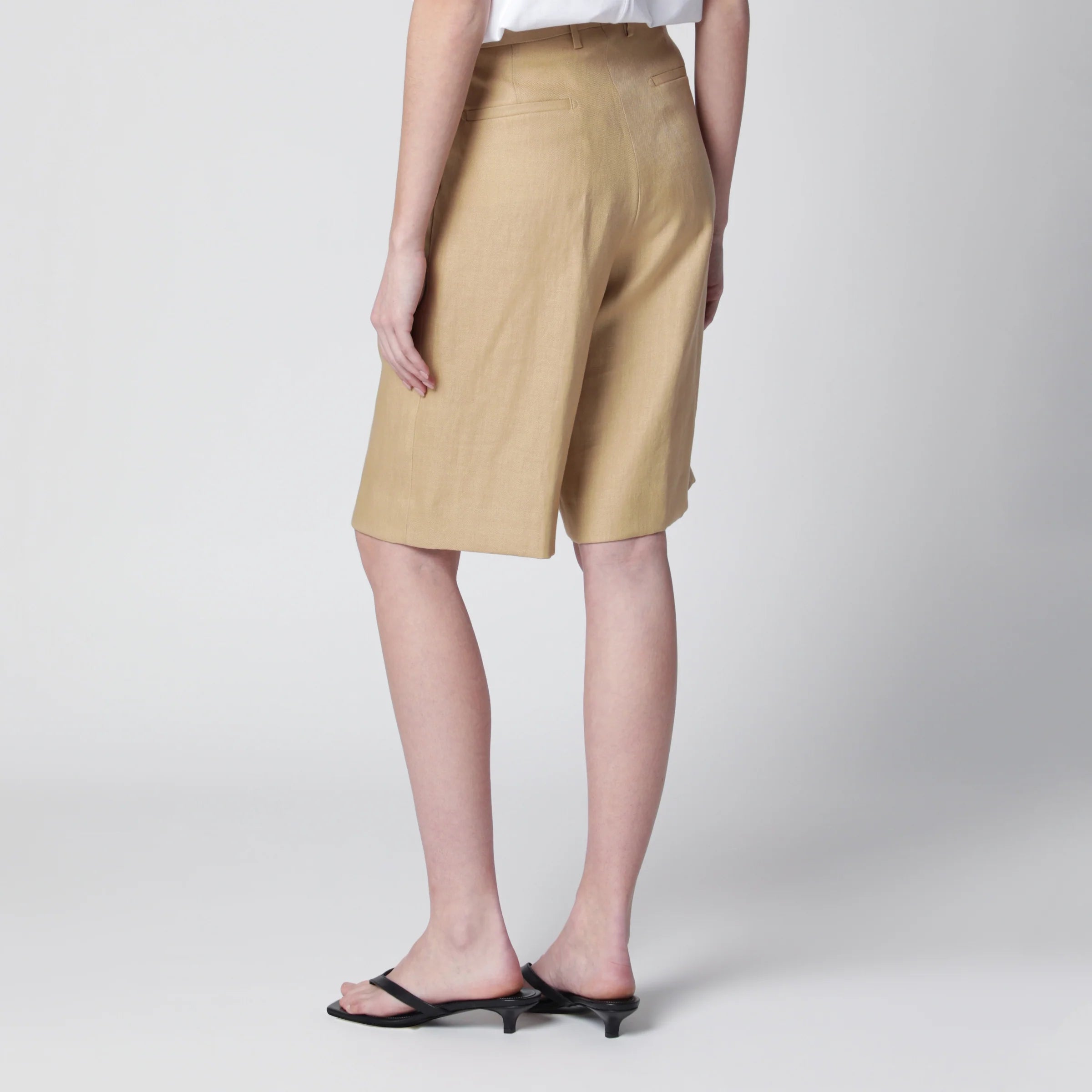 Tagliatore Effie tailored bermuda shorts in beige linen