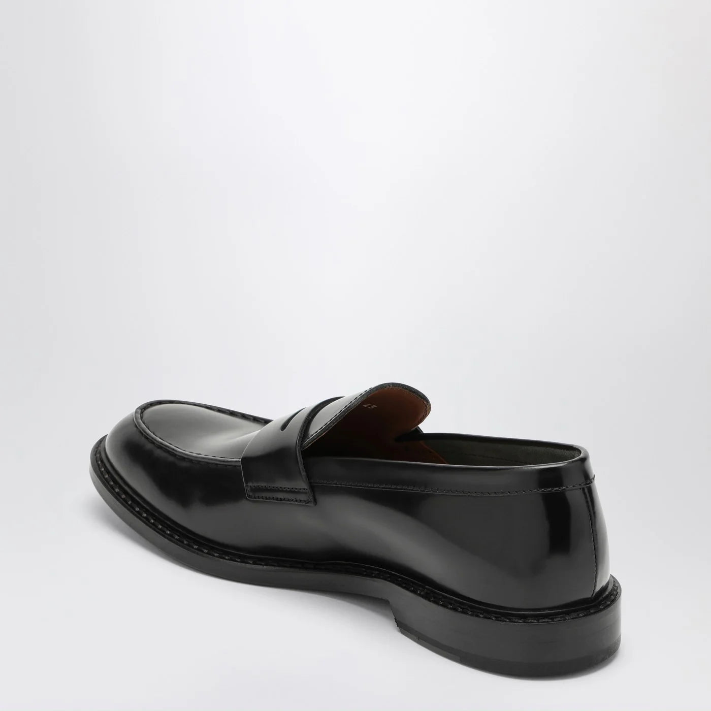 Doucal's Black leather classic loafer