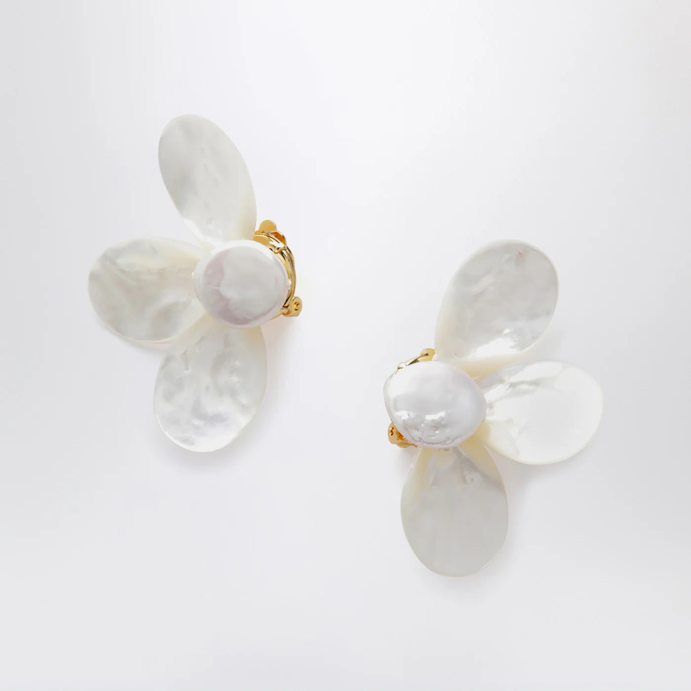 éliou Fada white earrings