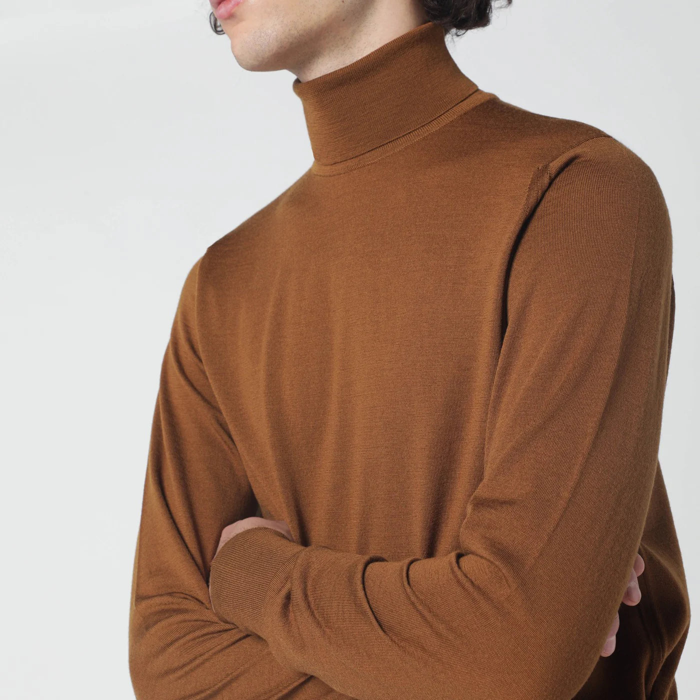 JOHN SMEDLEY Brown wool turtleneck sweater