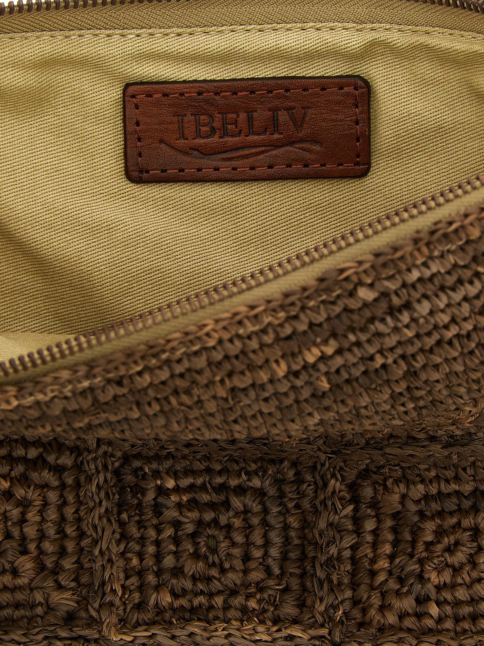 Ibeliv Tanala Clutch