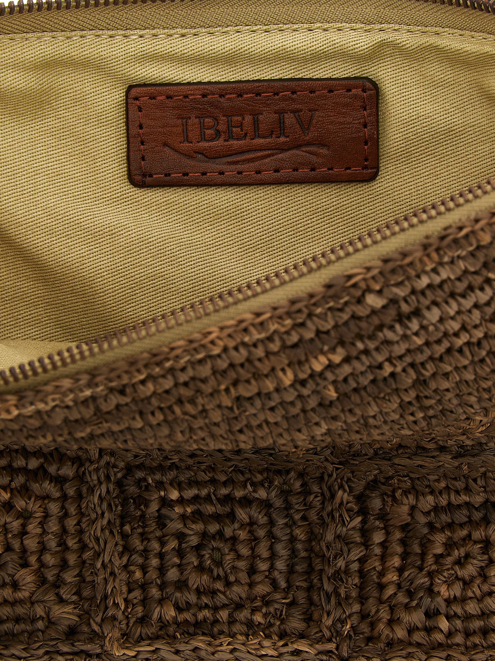 Ibeliv Tanala Clutch