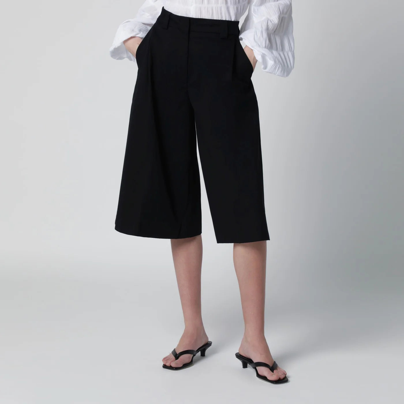 TheLatest Black cotton Dakota bermuda shorts