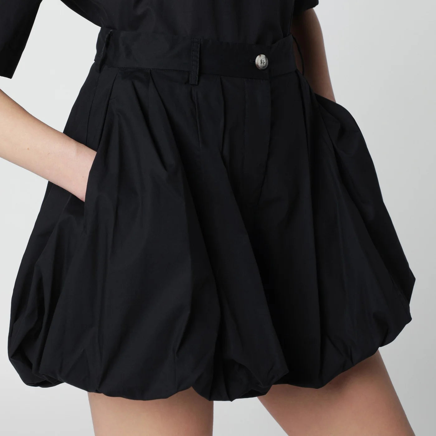 TheLatest Black Dafne Shorts
