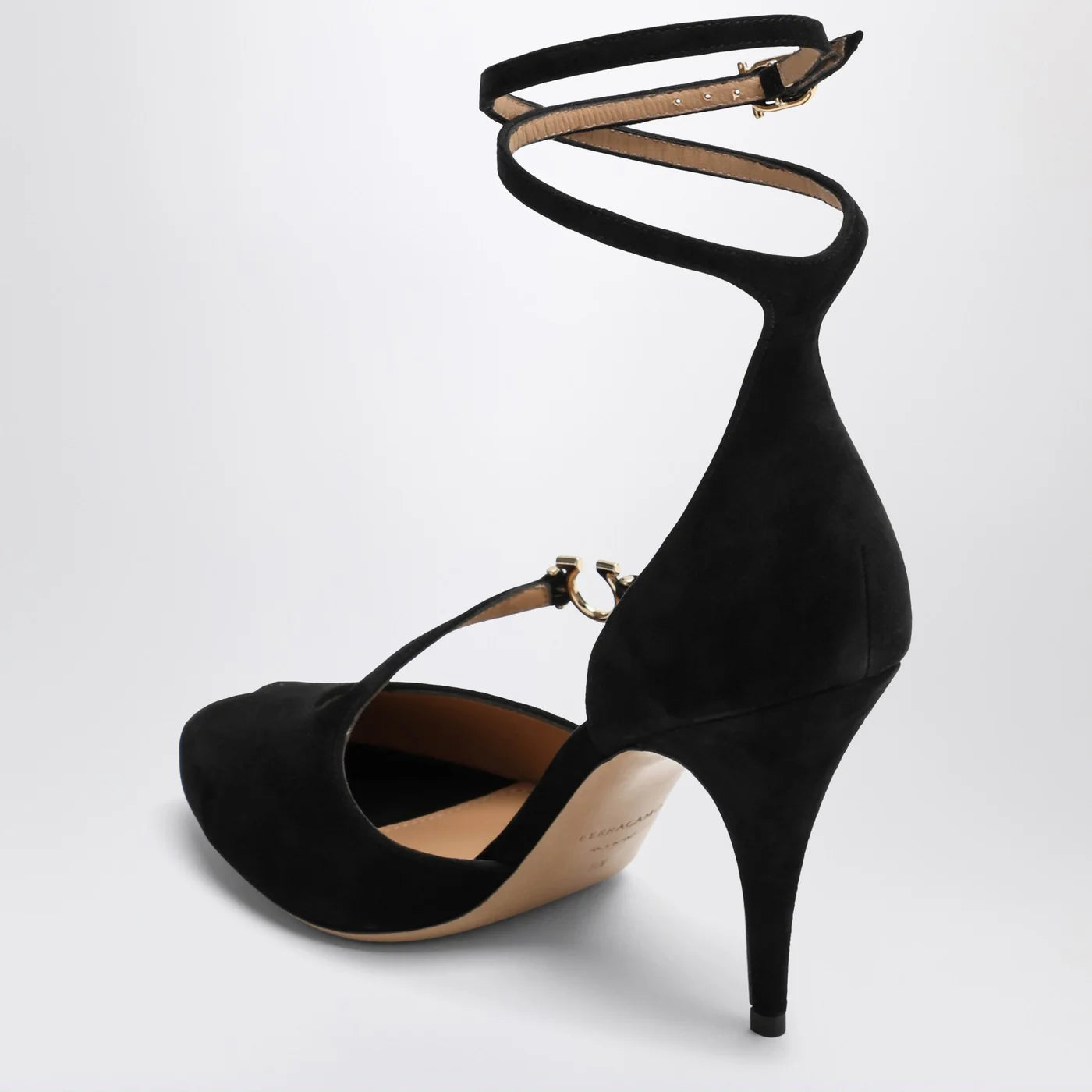 Ferragamo Décolleté with Gancini detail