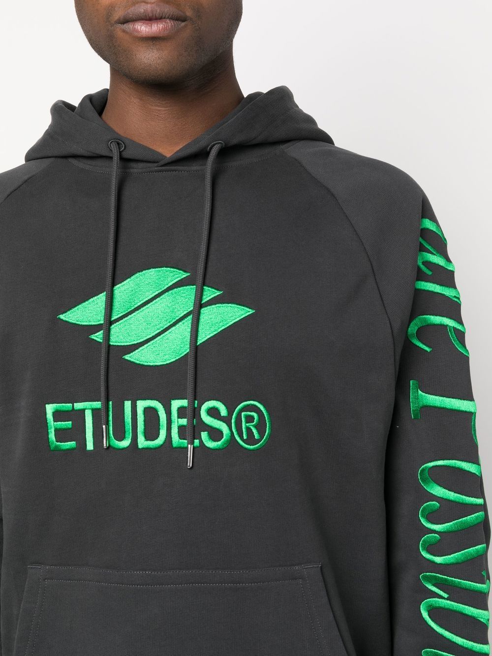 Études études Pulovër e Zezë