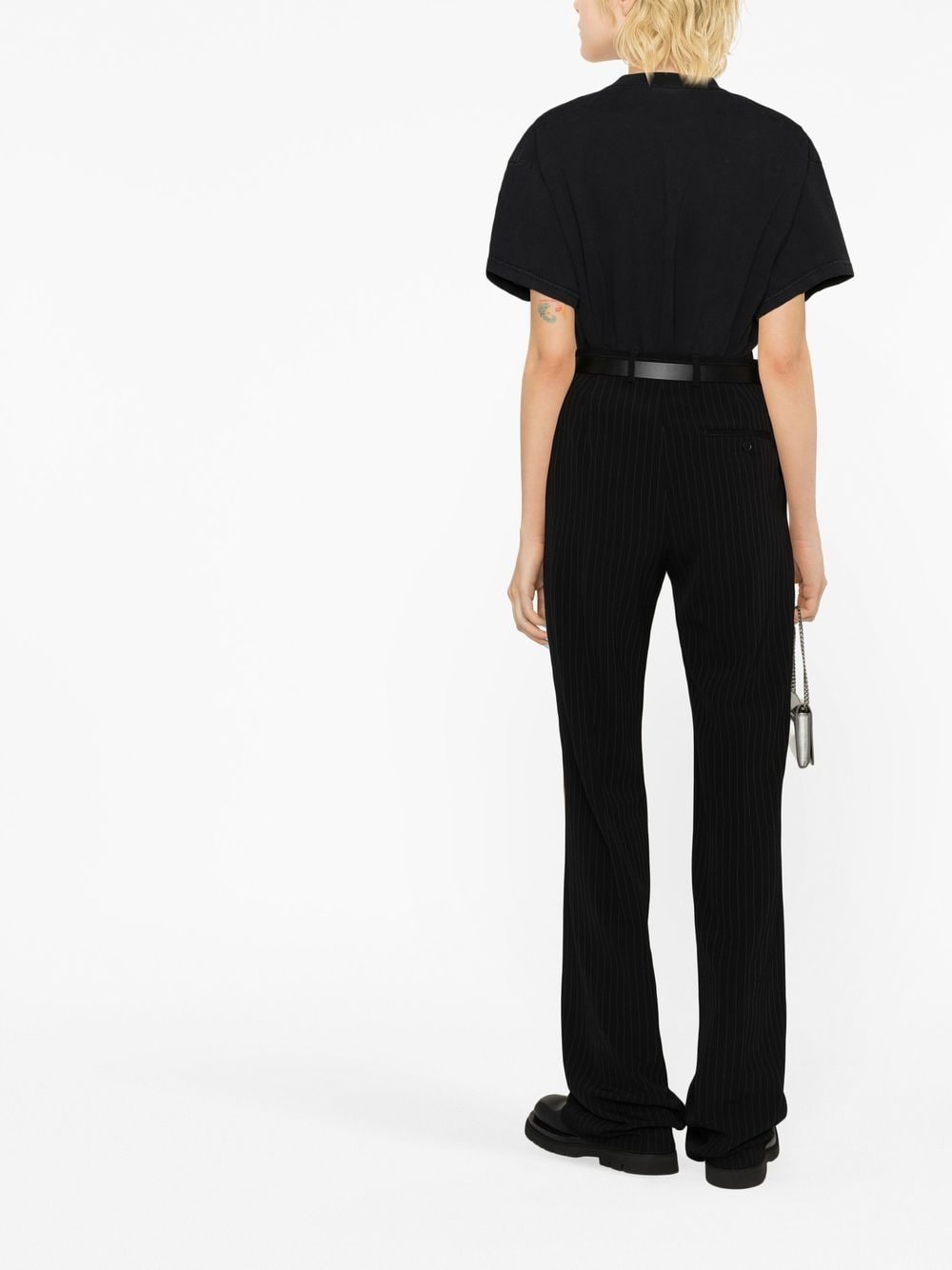 Pantallona Balenciaga me vija të drejta dhe këmbë të drejta
