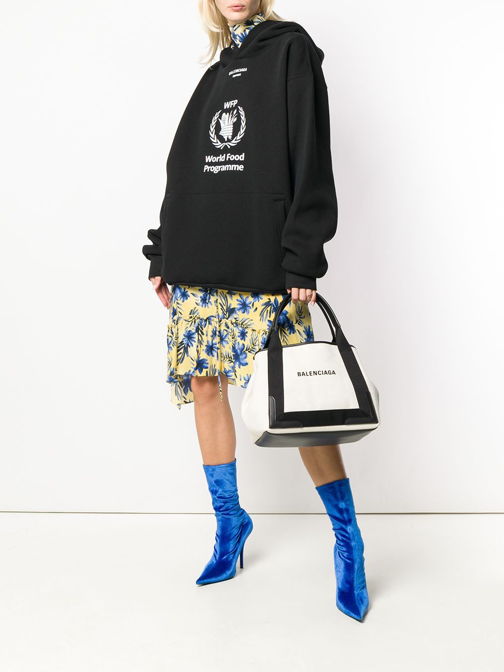 Çantë Balenciaga prej kanavace me çantë të vogël të lëvizshme