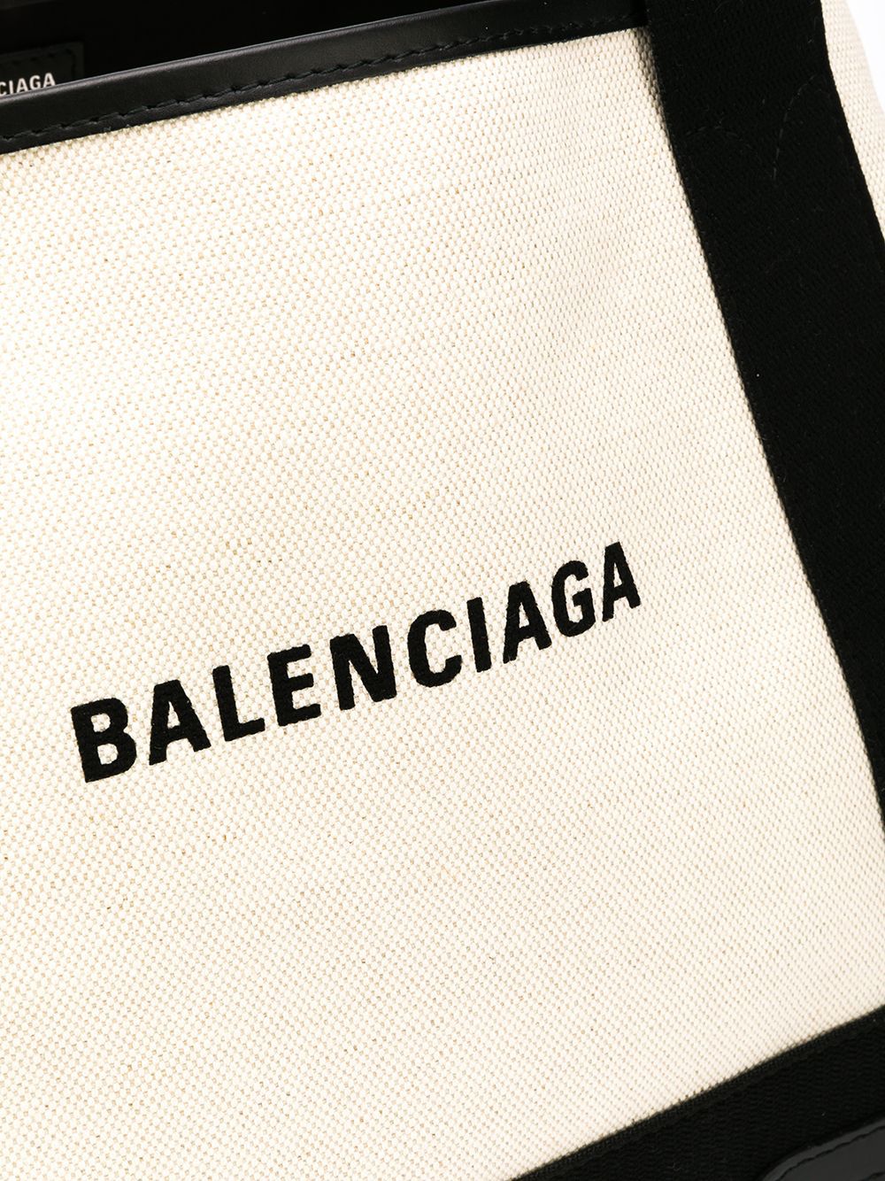 Çantë Balenciaga prej kanavace me çantë të vogël të lëvizshme