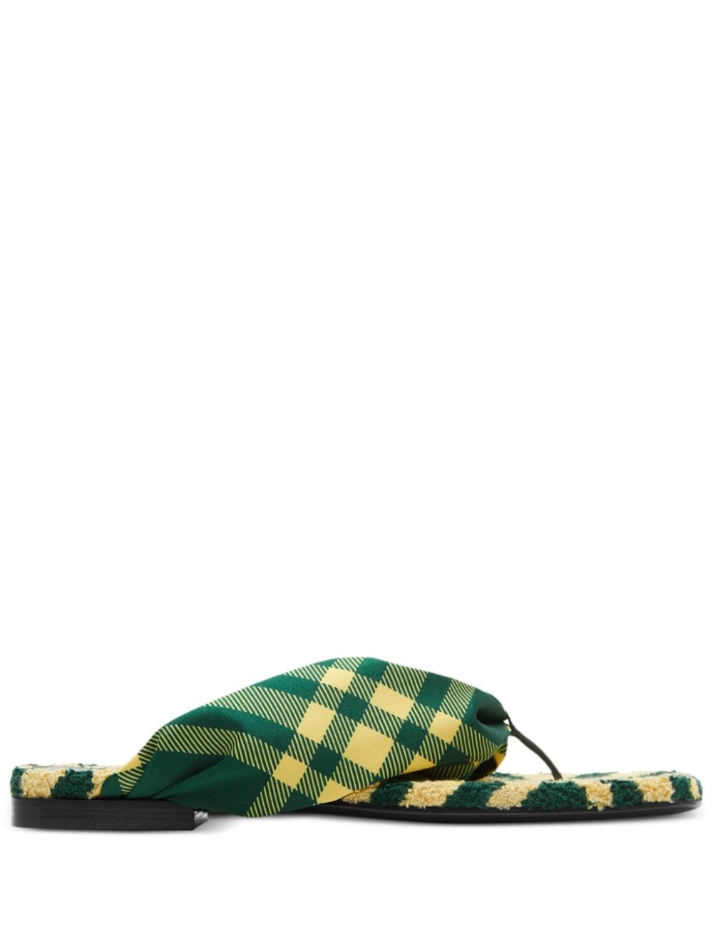 Shapkat e sheshta me model Burberry check për pishinë