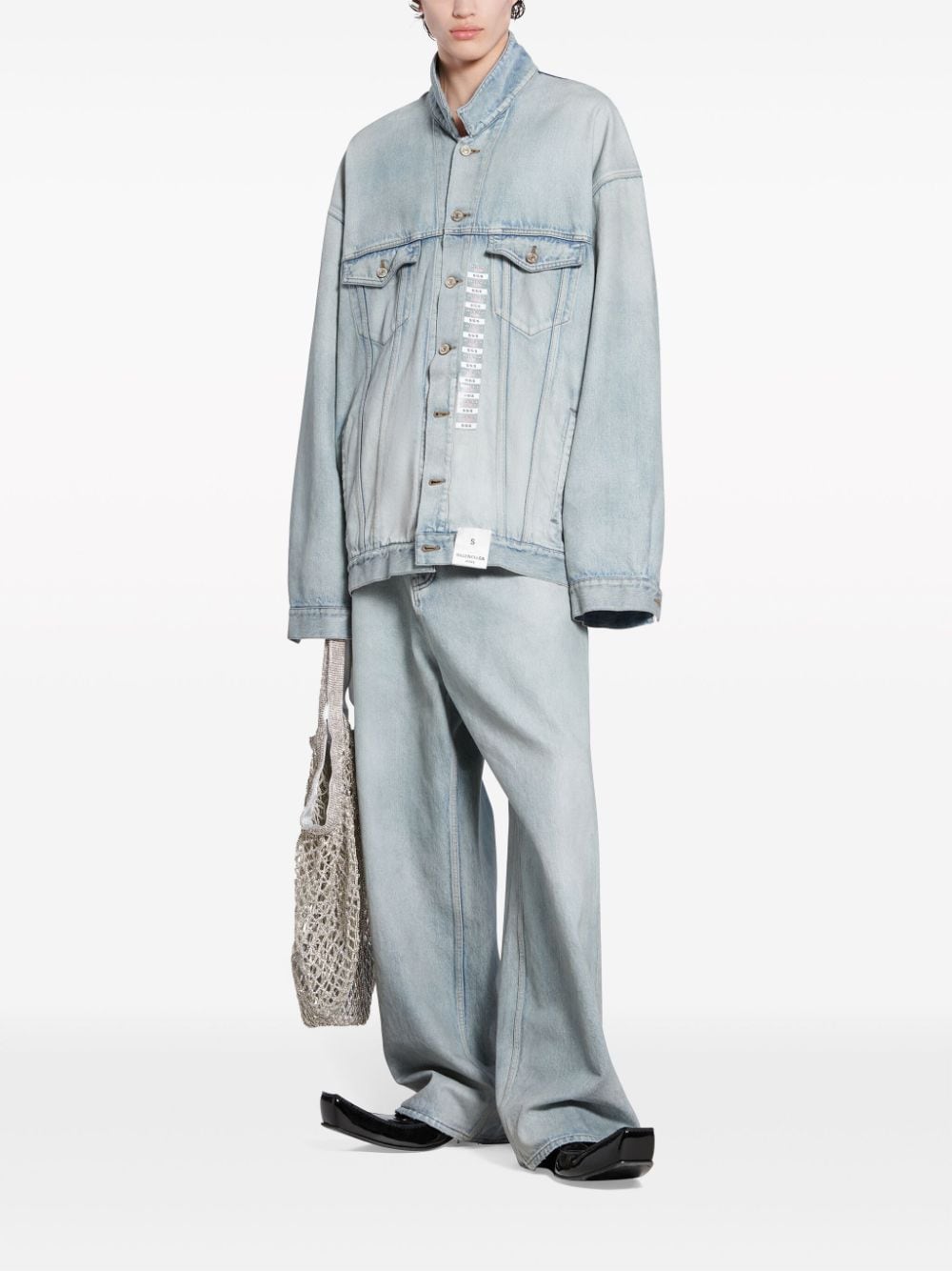 Xhaketë denim Balenciaga me xhepa me kapak dhe sup të ulur