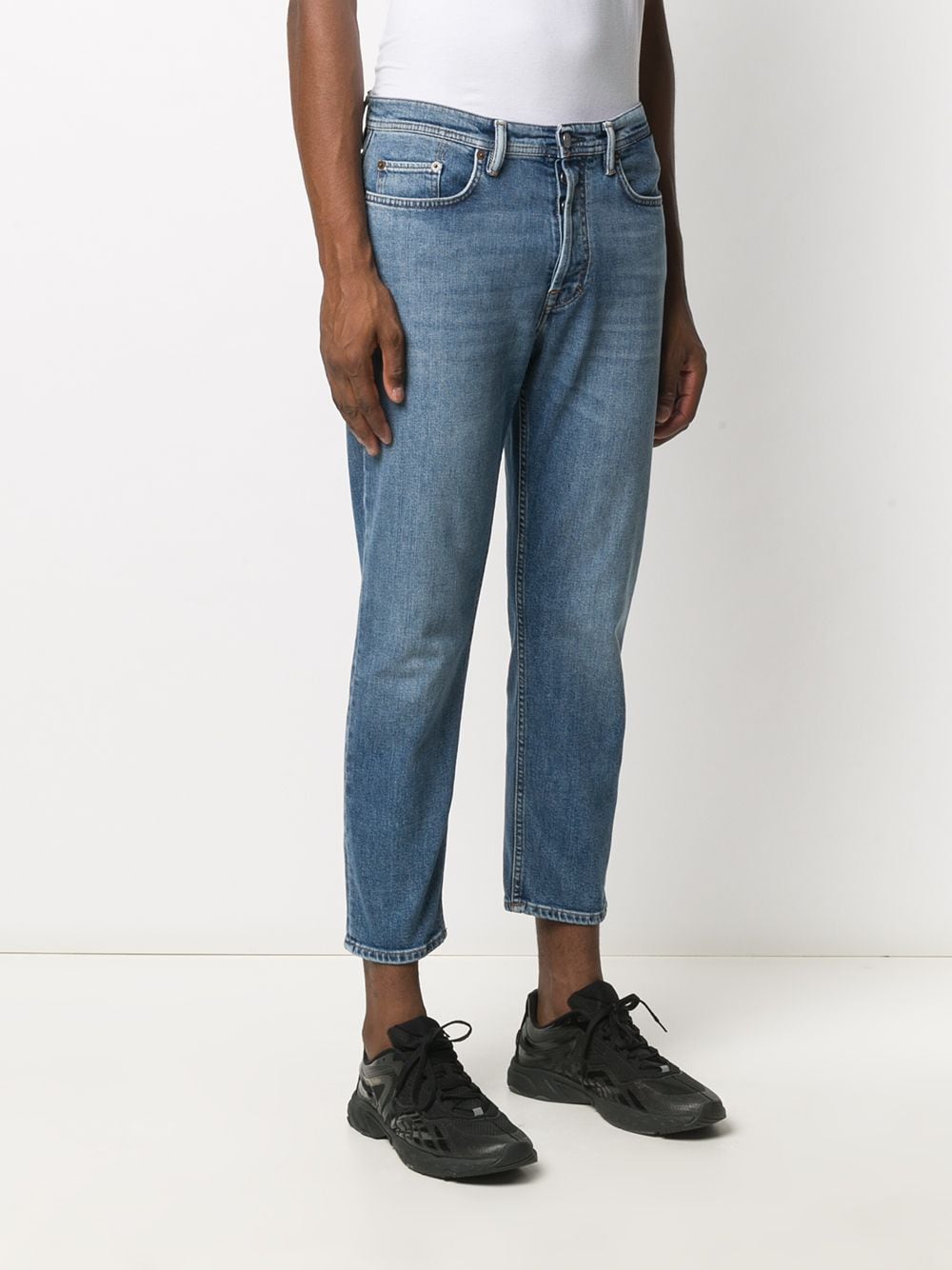 Xhinse Blu nga Acne Studios