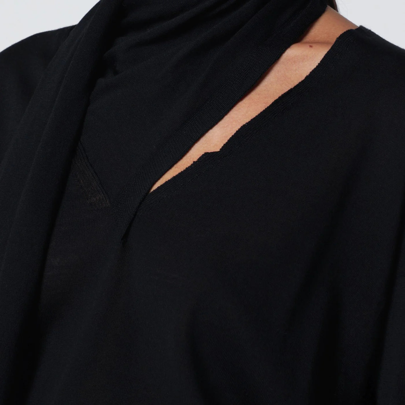 Roberto Collina Black sweater with scarf
