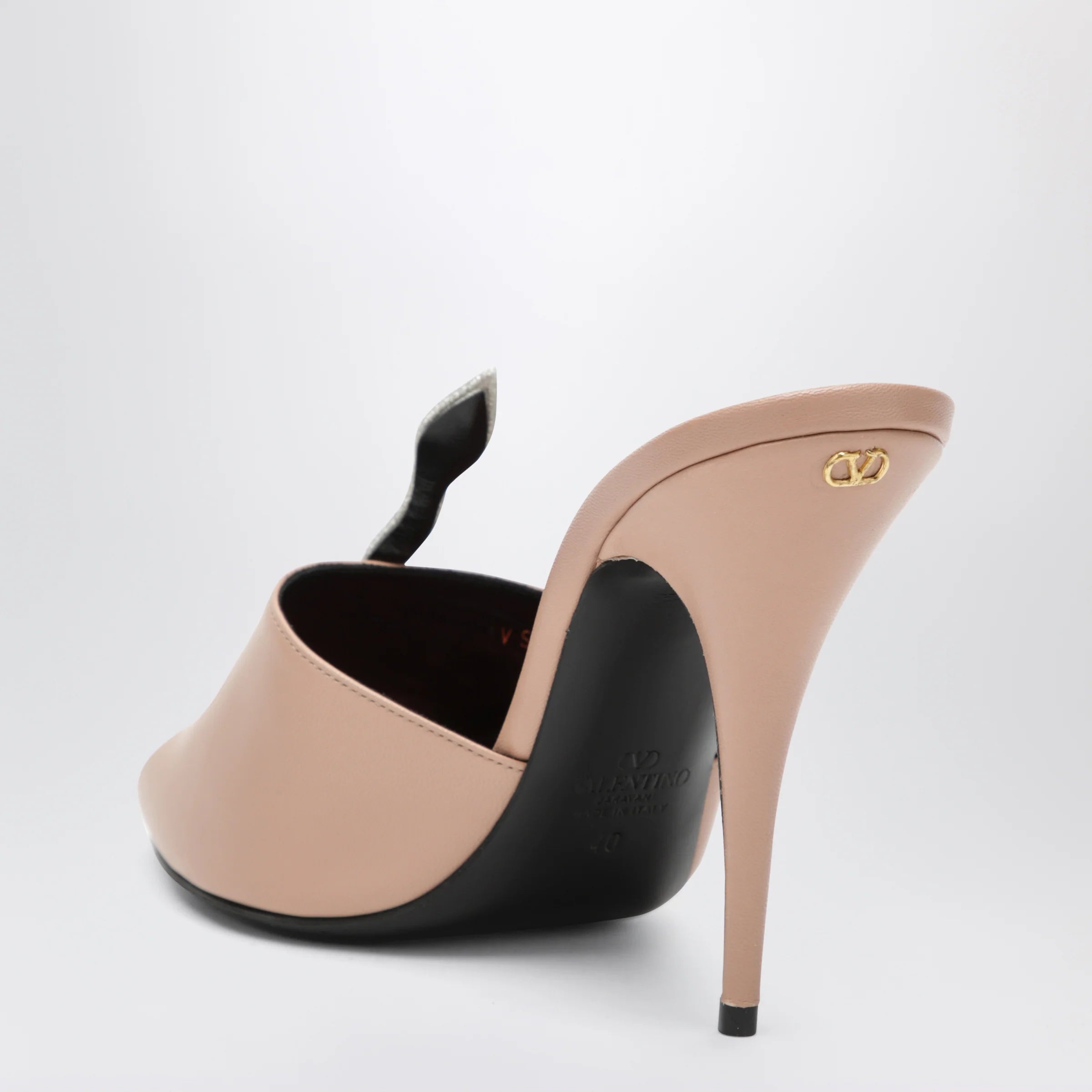 Valentino Garavani Powder pink Slide sandal Coeur Vipère in kidskin