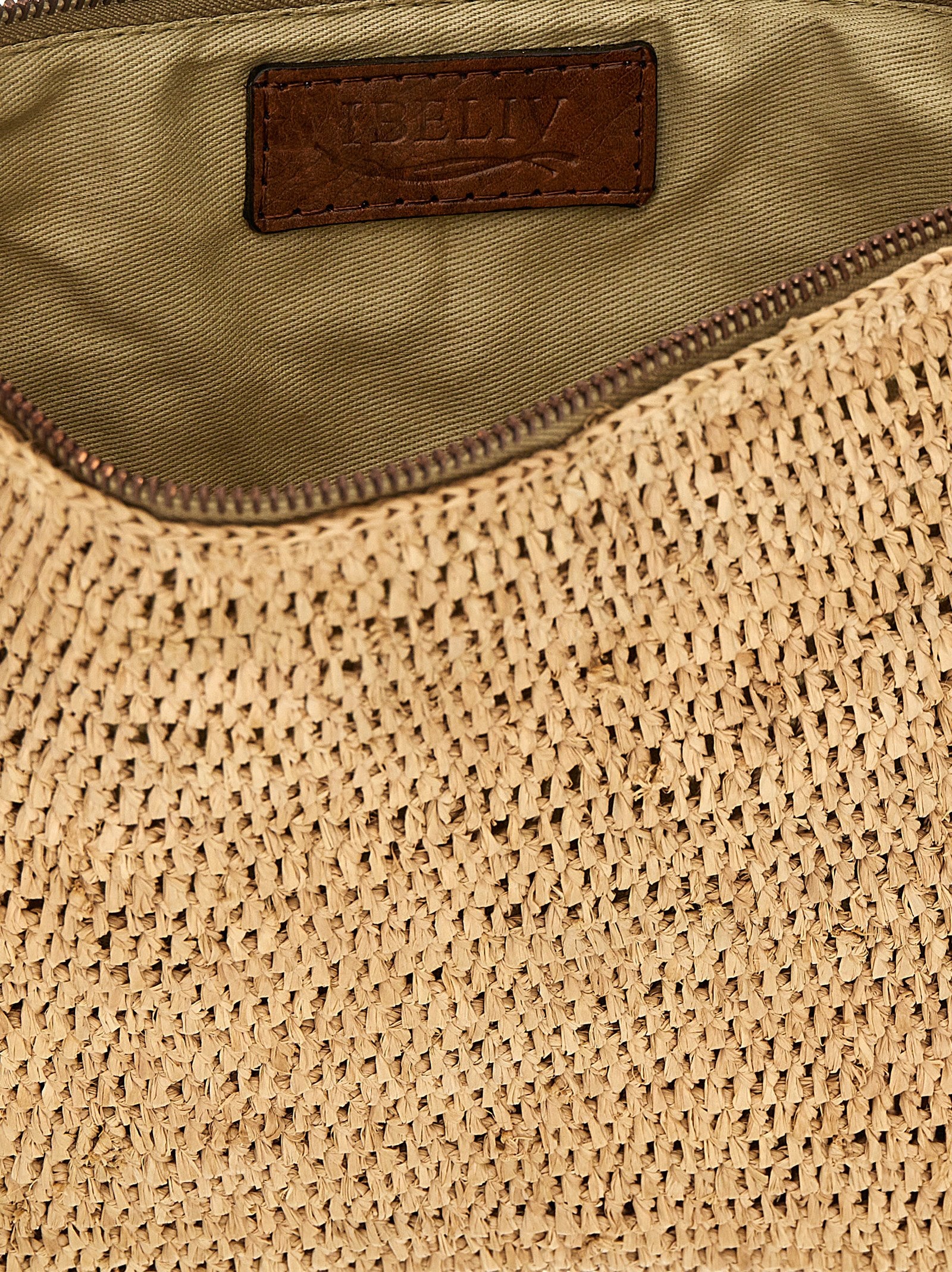 Ibeliv Ampy Clutch