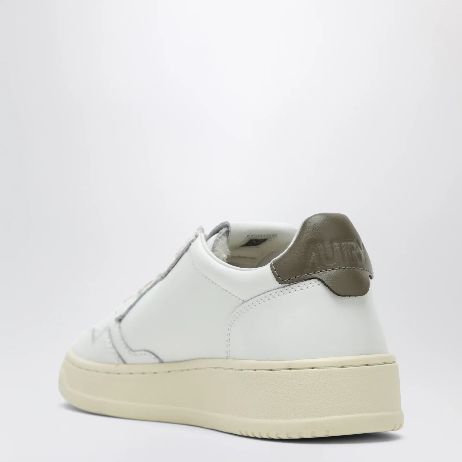 AUTRY Medalist Low sneakers in white/choco leather