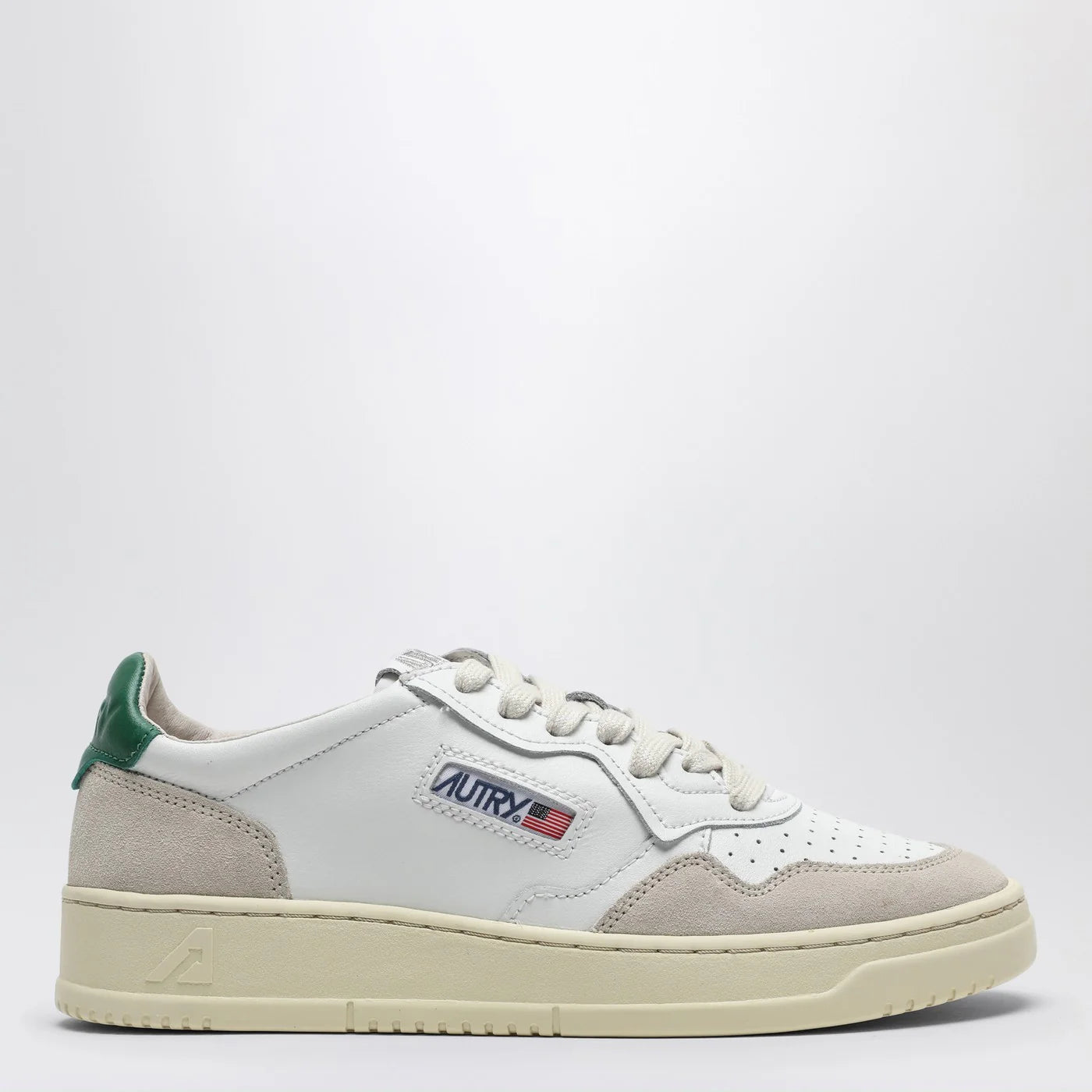 AUTRY Medalist Sneakers in white/green leather and suede