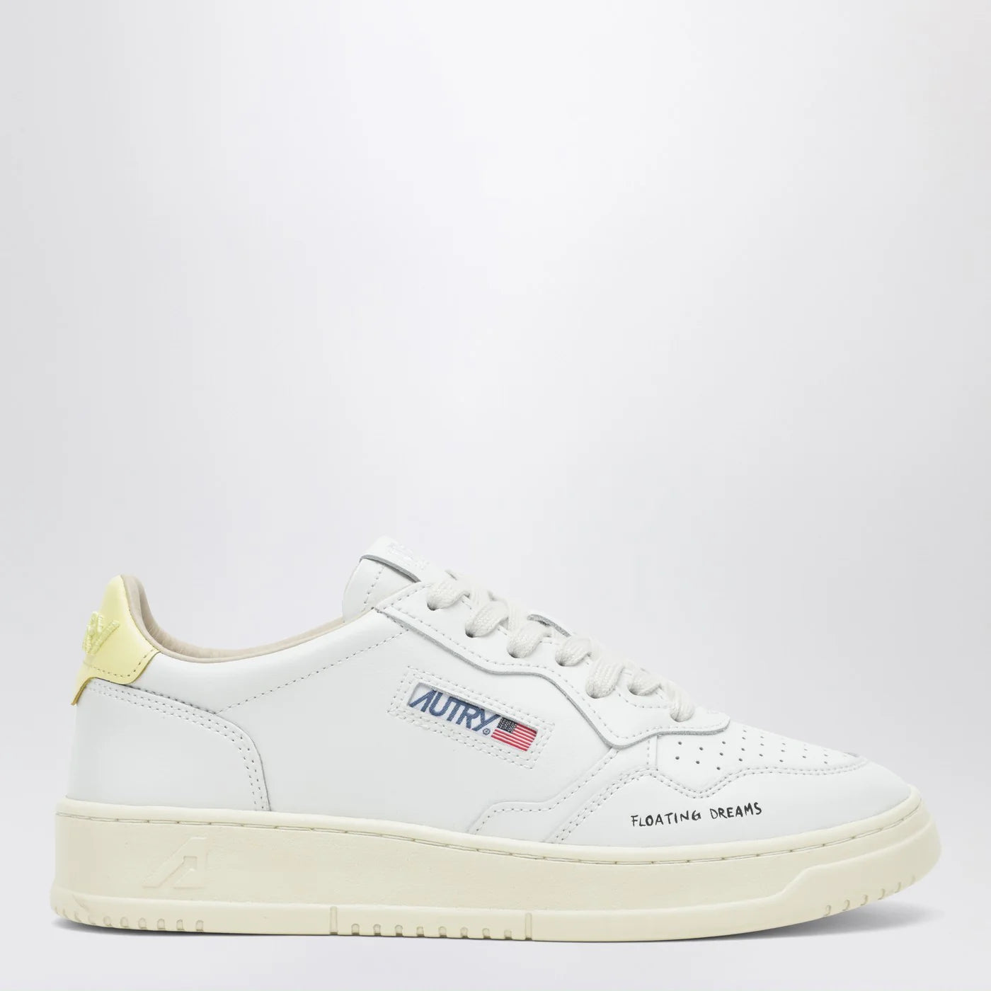 AUTRY Medalist Low Sneakers in white/yellow “Floating Dreams”