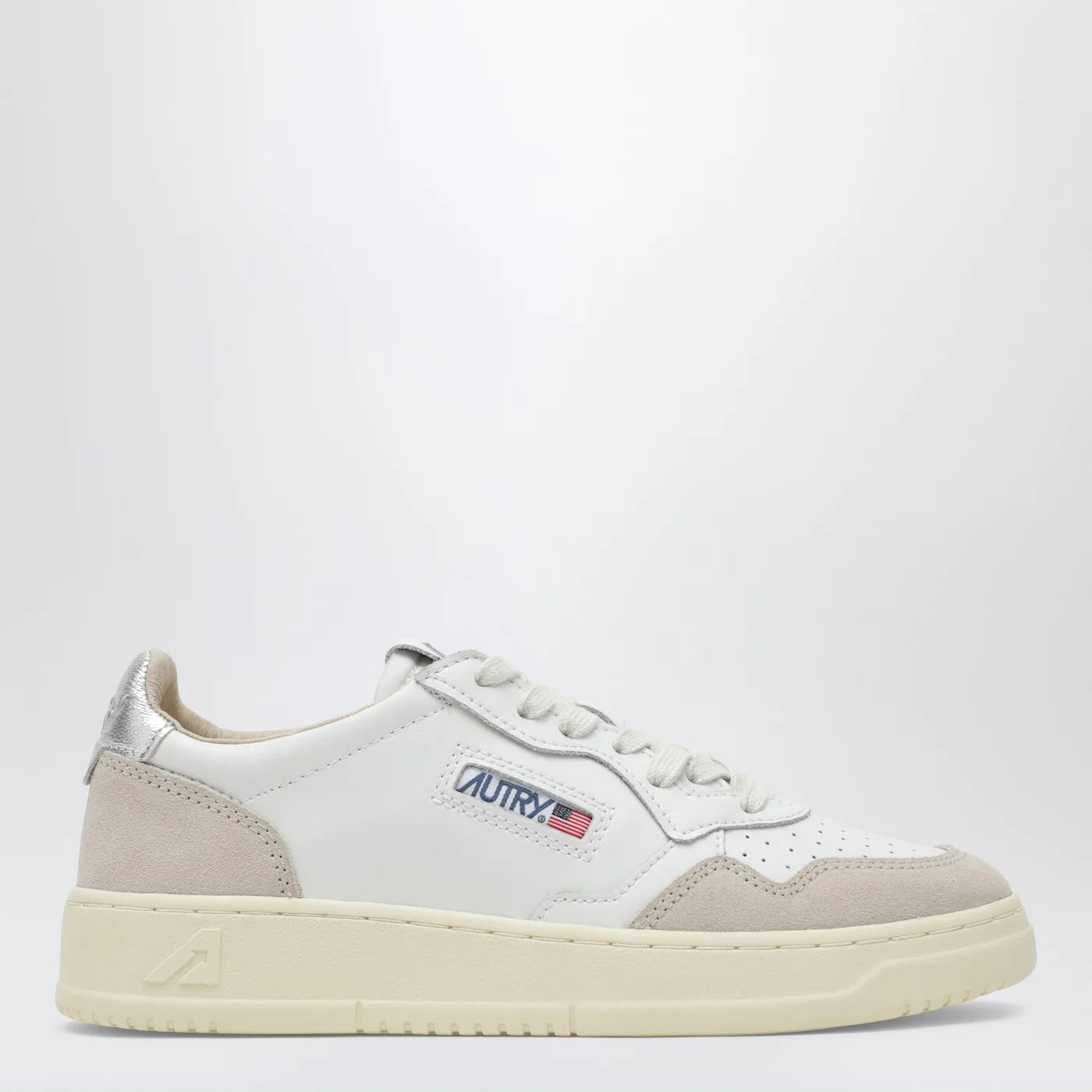 AUTRY Medalist Low Sneakers in white leather and suede with silver details