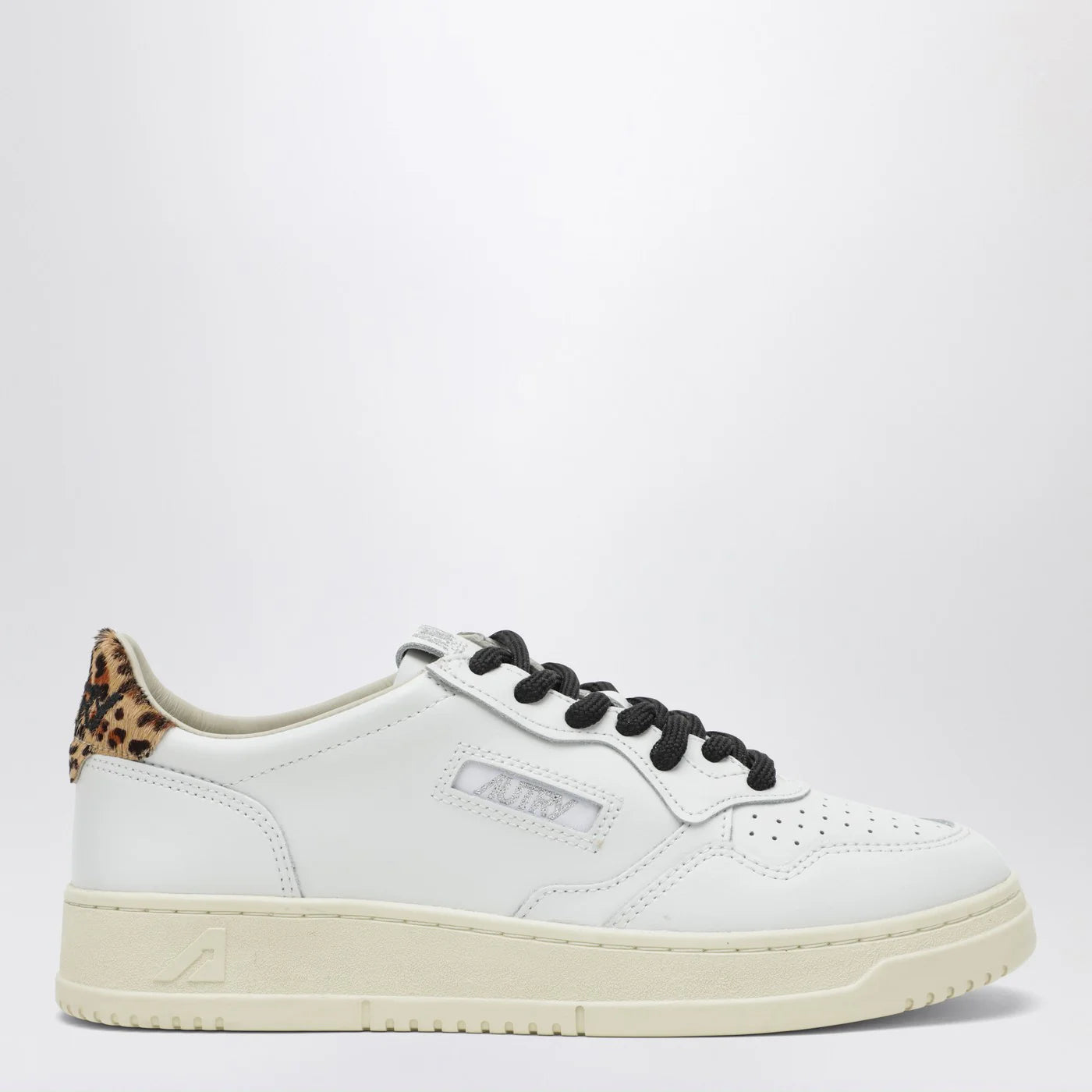 AUTRY Medalist Low Sneakers in white with leopard-print pony hair