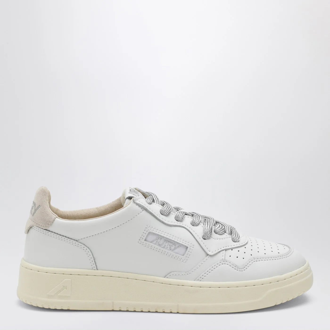 AUTRY Medalist Low Sneakers in white/beige suede