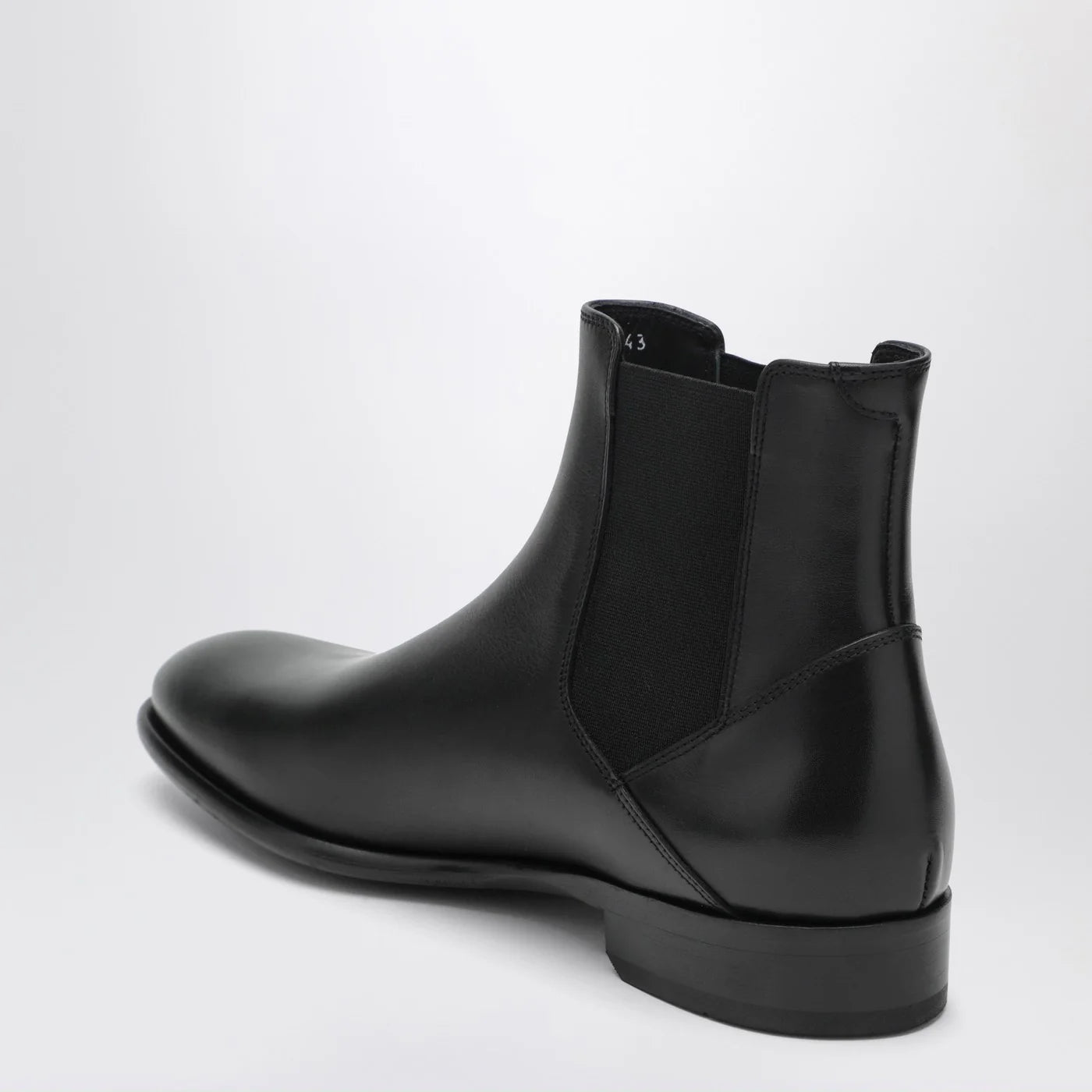 Doucal's Black smooth leather ankle boots
