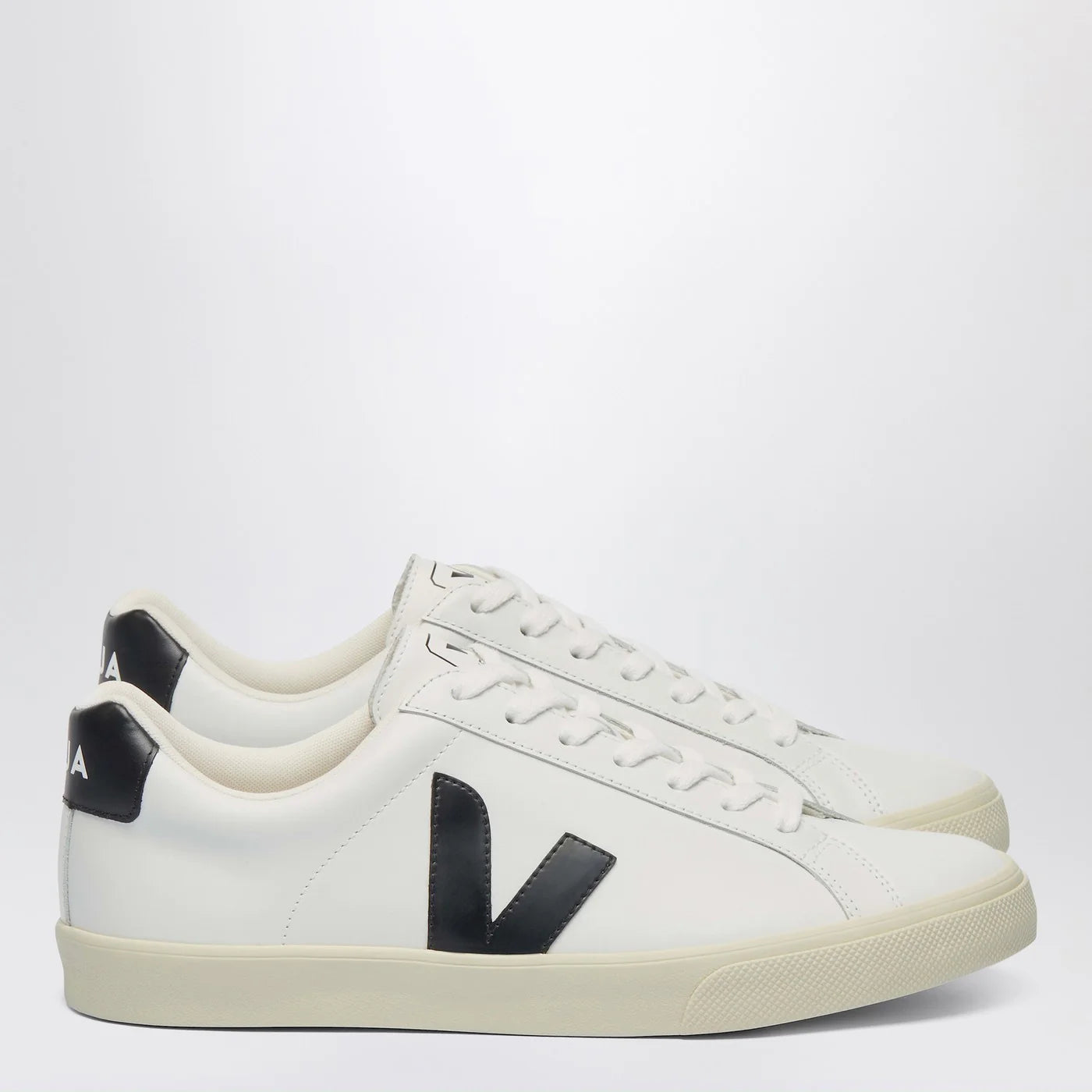 VEJA Sneakers Esplar in white and black leather