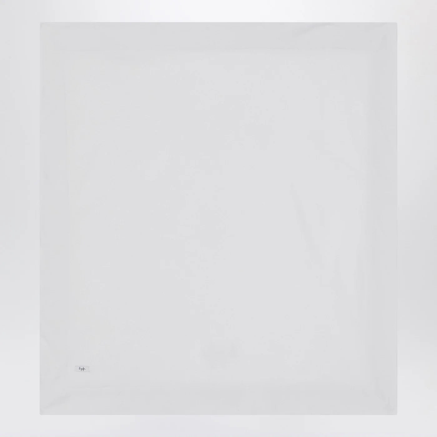 Il Gufo White cover with pink seersucker border