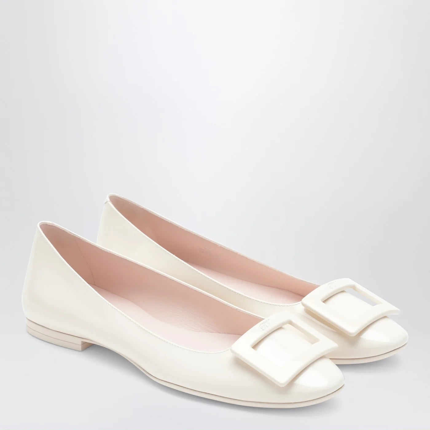 ROGER VIVIER U Look ballet flats in ivory patent leather